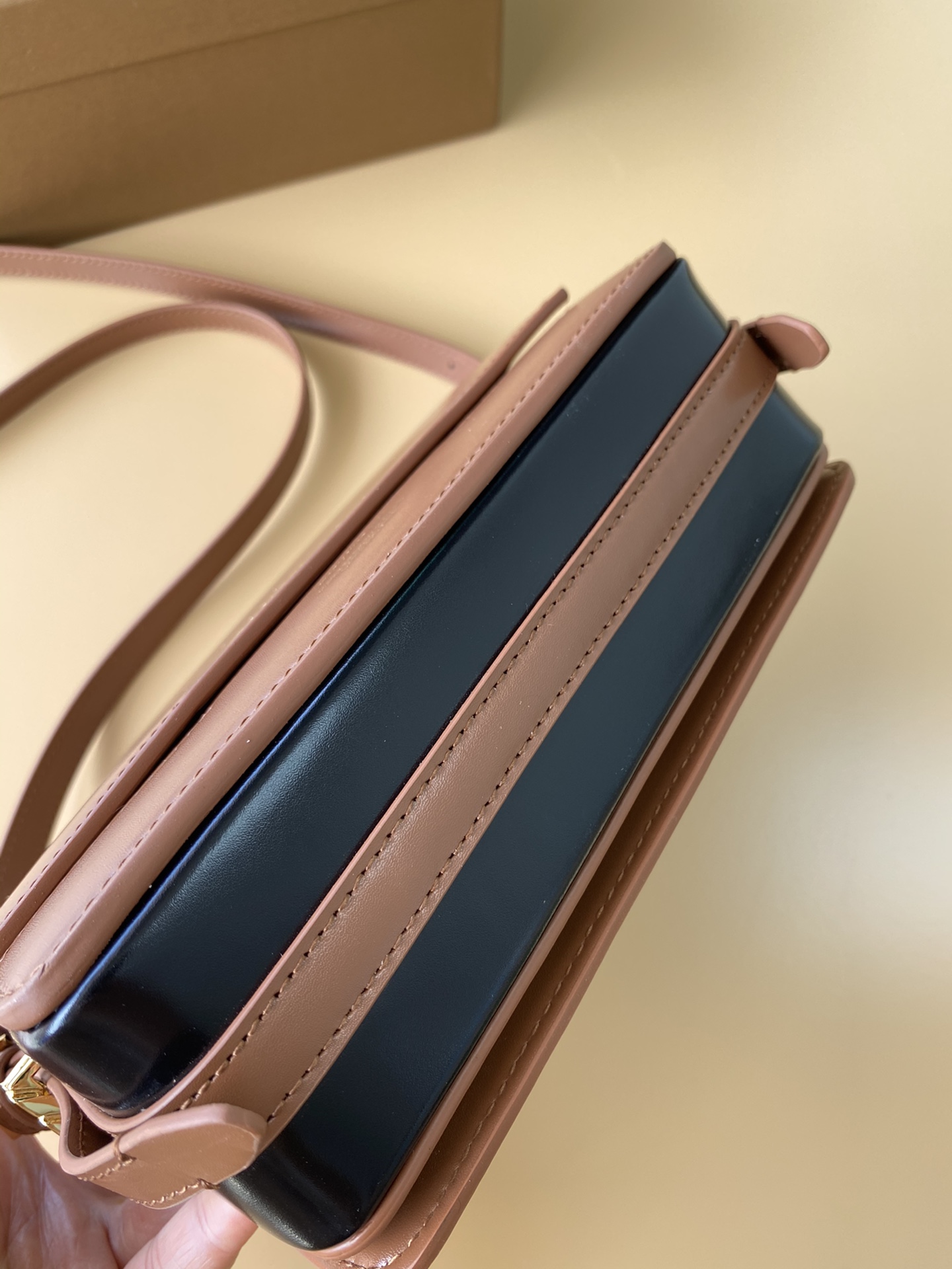 Burberry Grace 595155 19.5 x 7 x 16cm