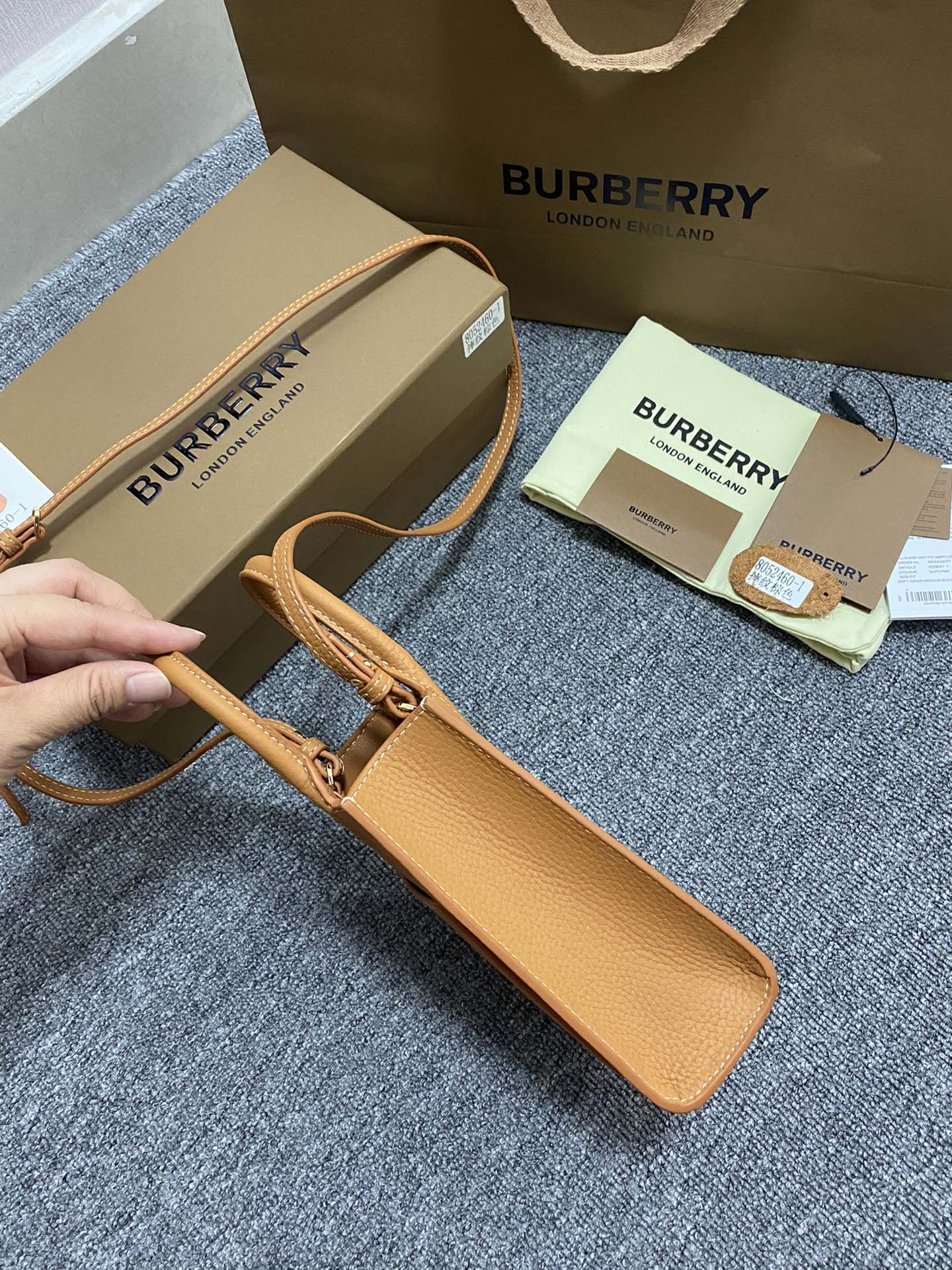 Burberry Frances 460-1460153 (3)  13 x 7.5 x 18cm