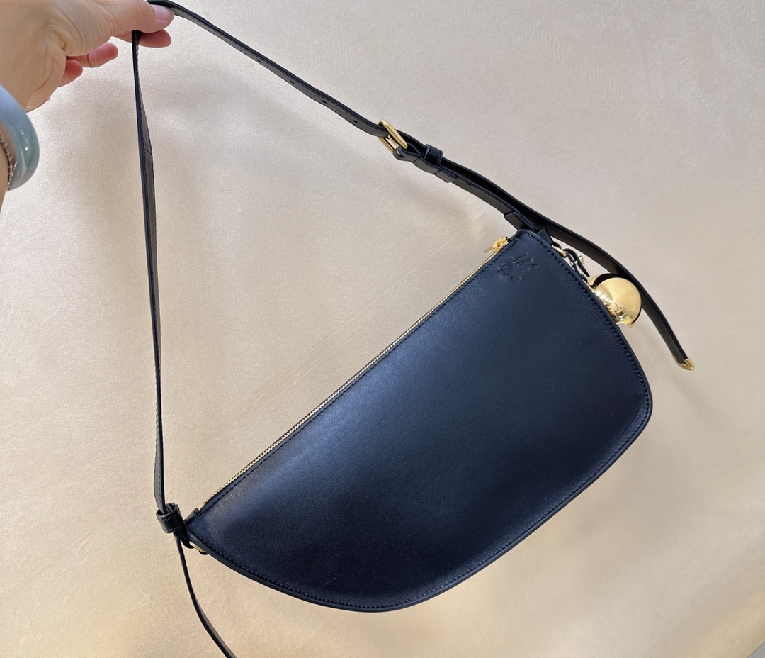 Burberry 582163 32 x 7x 17cm