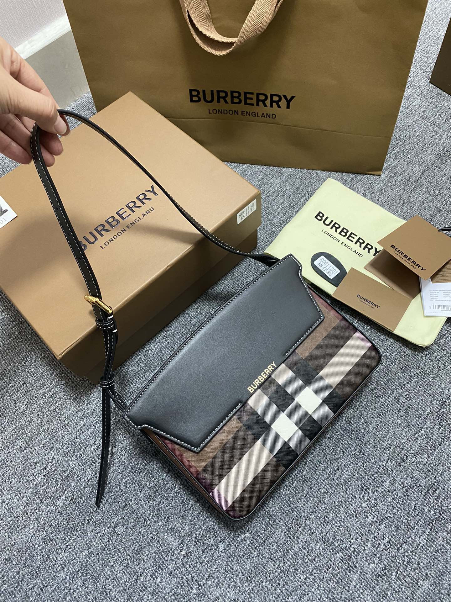 Burberry 130158 24 x 5.5 x 17.5cm