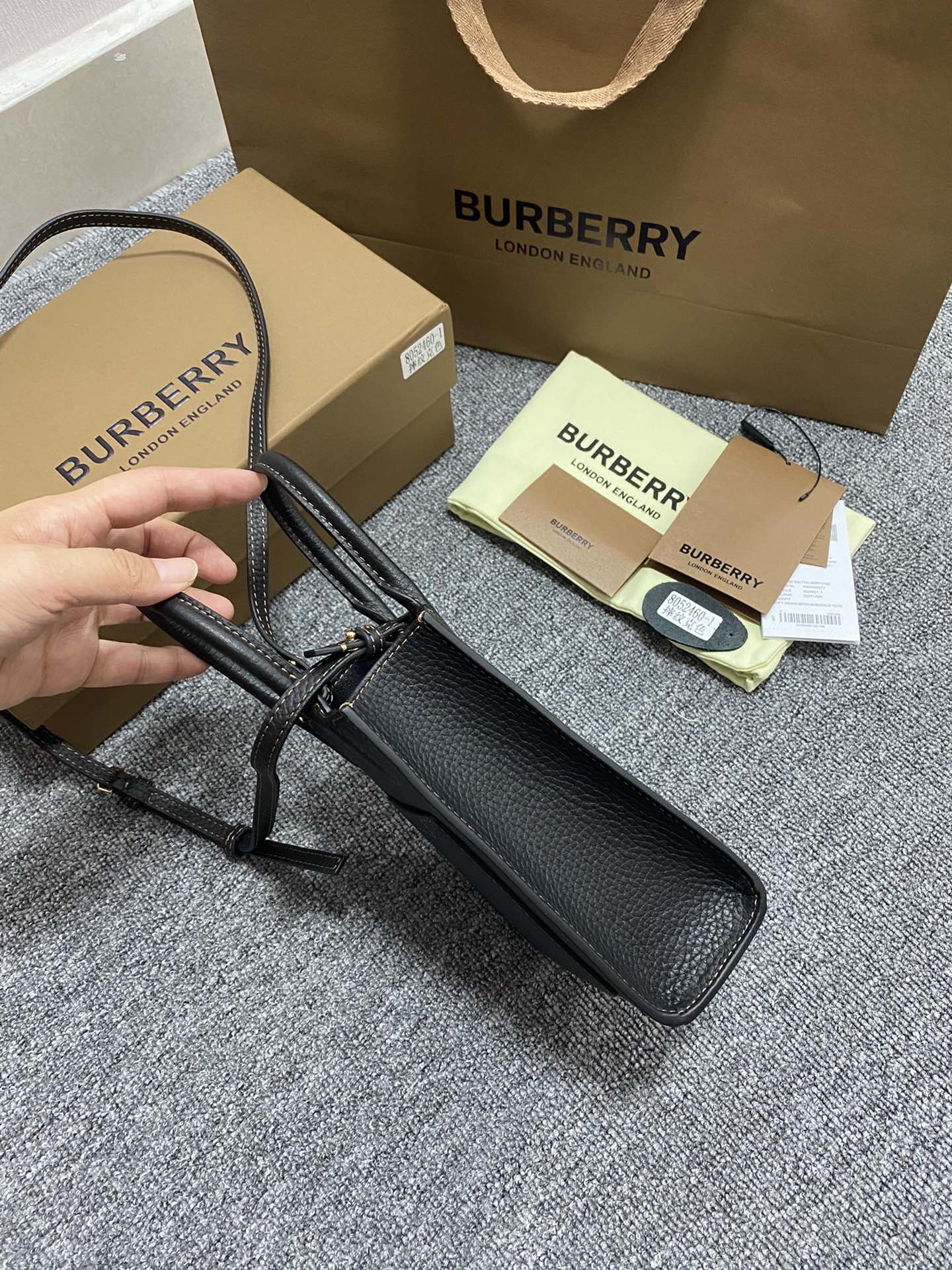 Burberry Frances 460-1460153 13 x 7.5 x 18cm