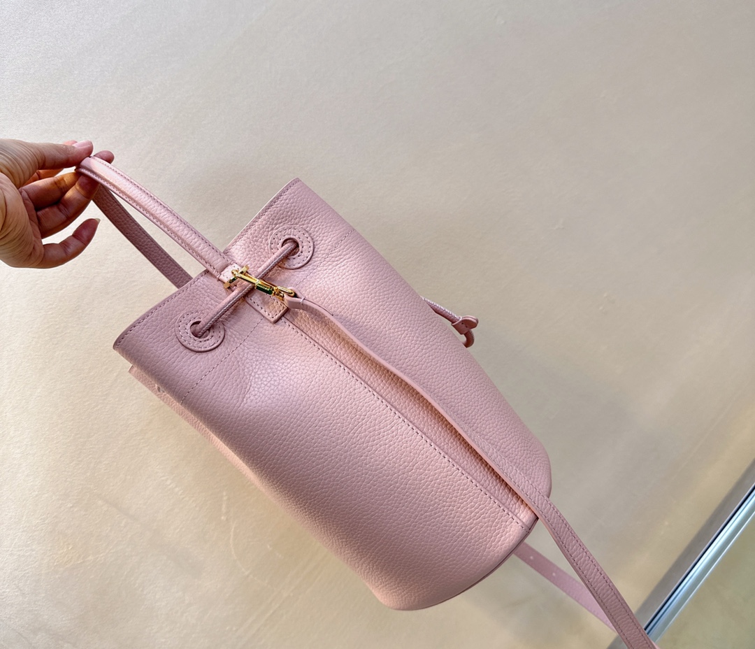 Burberry 691173 16 x 26 x 26cm