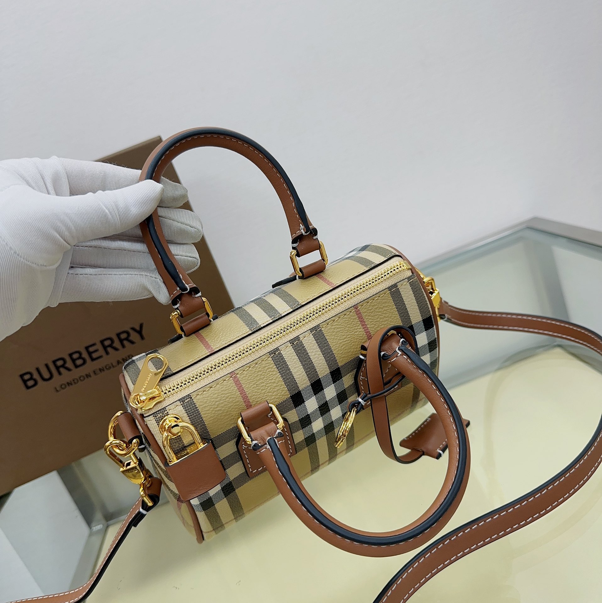 Burberry 496247 18.5 x 11x 12cm