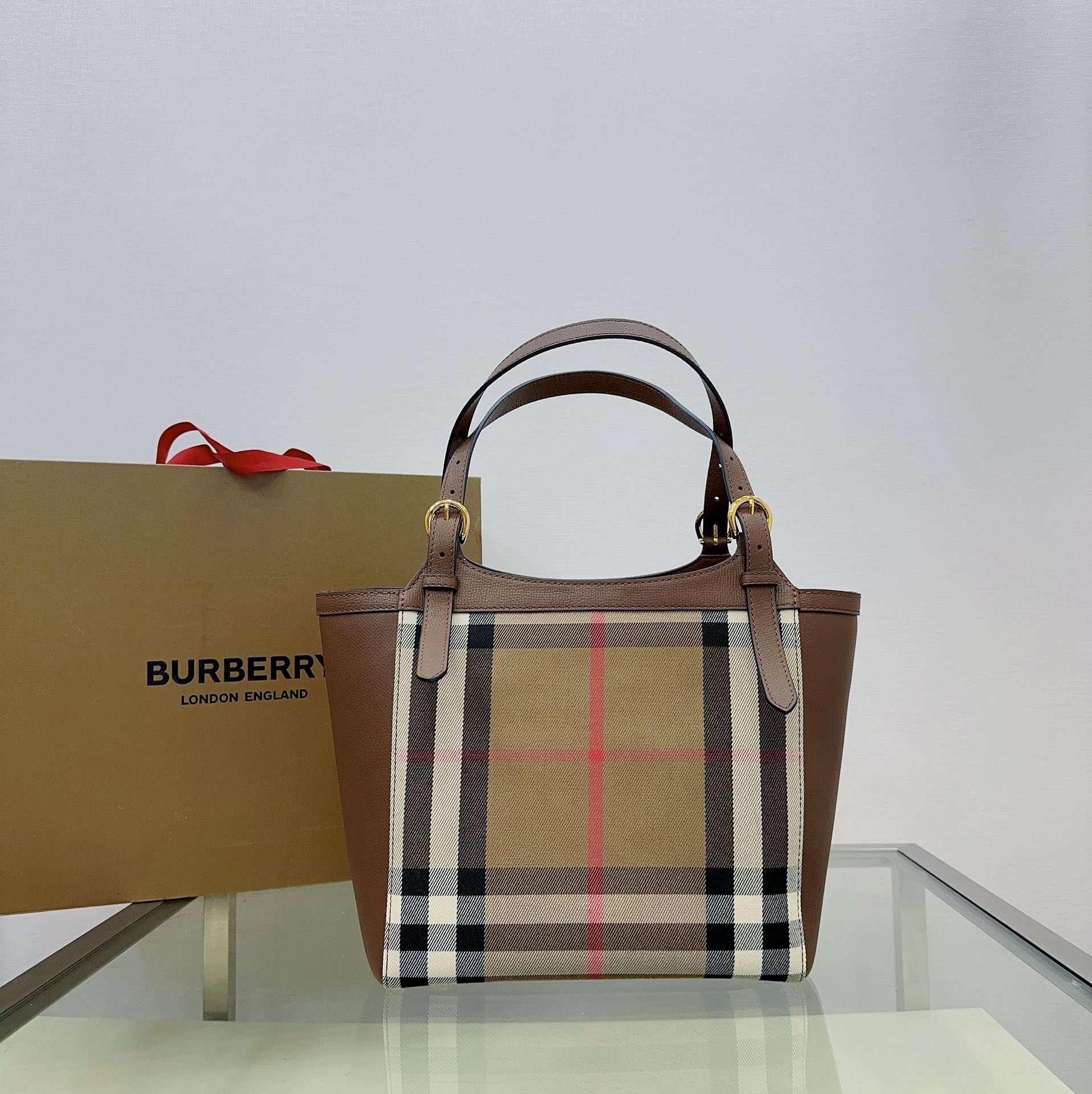 Burberry The Canter 3029150 26 x 15.5 x 29.5cm