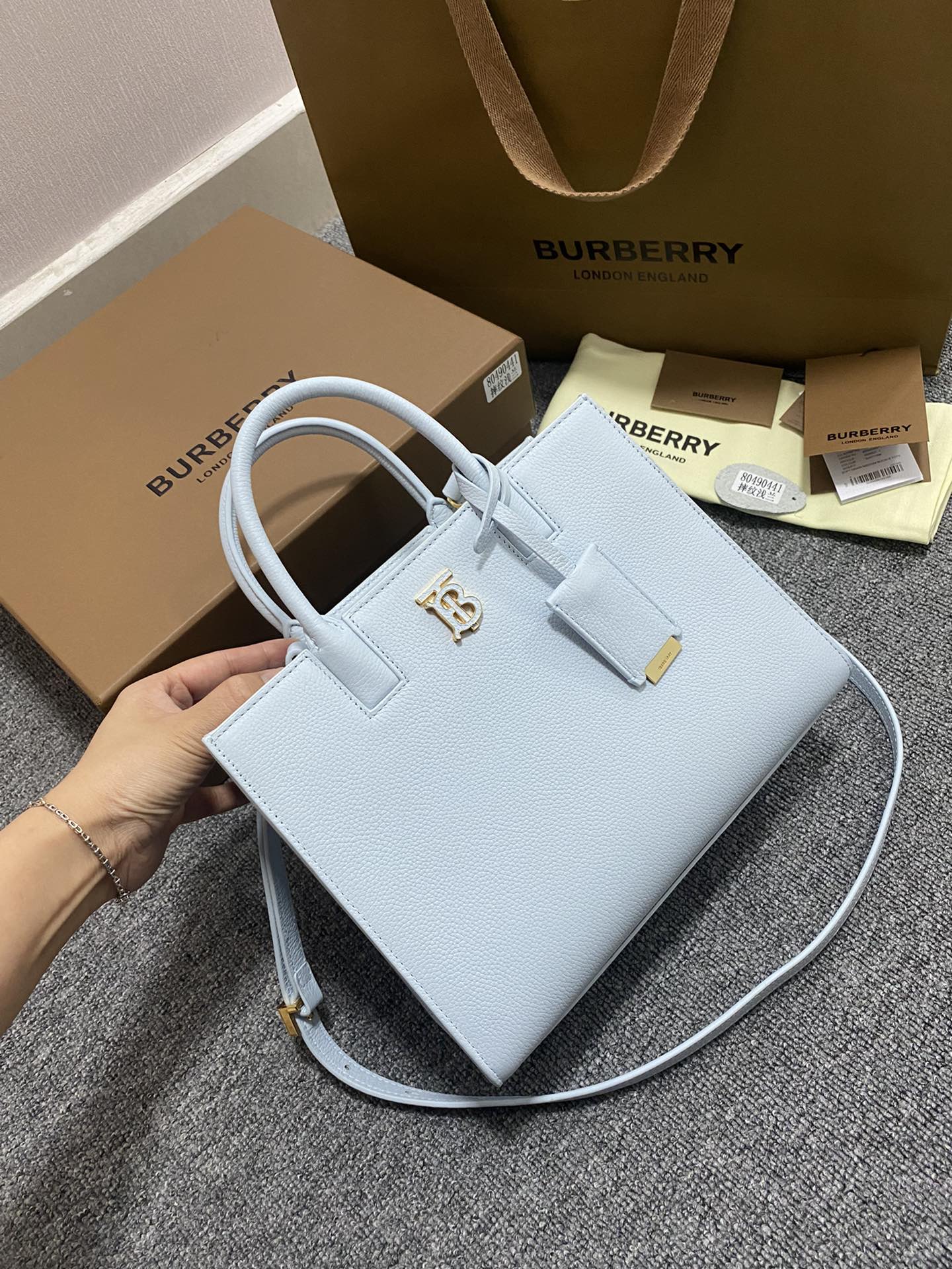 Burberry 044173 (6) 27x 11× 20cm