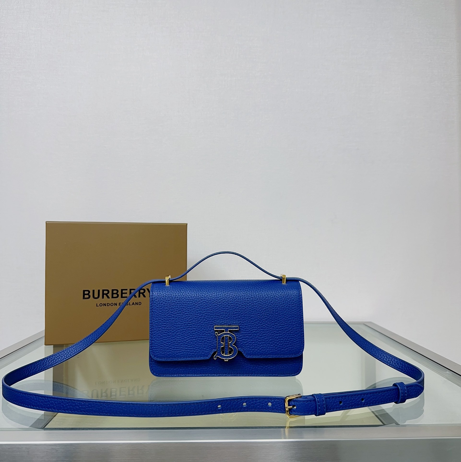 Burberry 914163 (2) 20 x 5.5 x 12.5cm