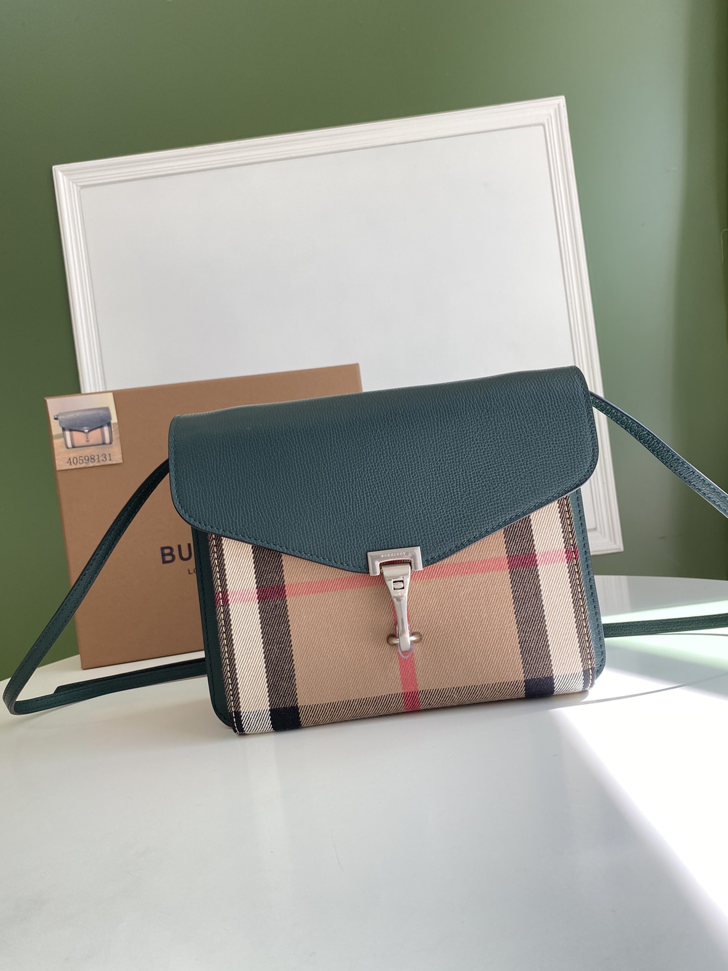 Burberry 813153 24x7x18cm