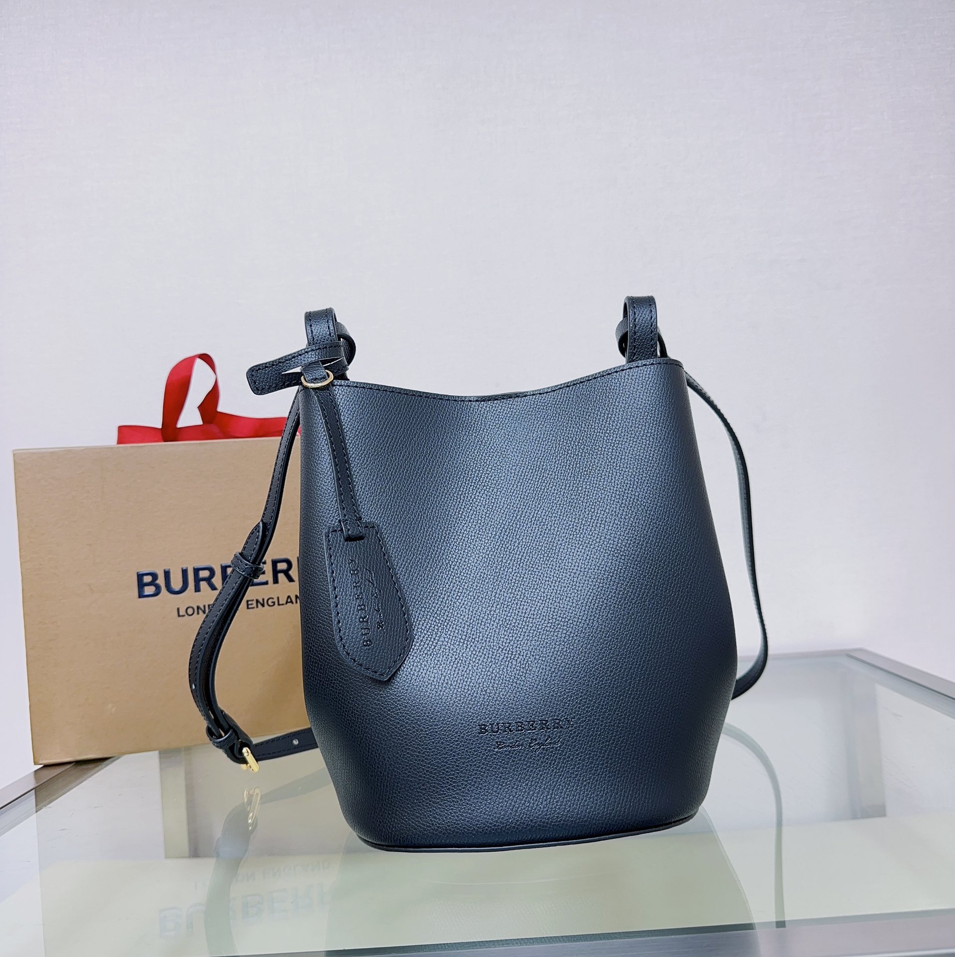 Burberry 158135 (6) 18.5 x 15 x 23.5cm