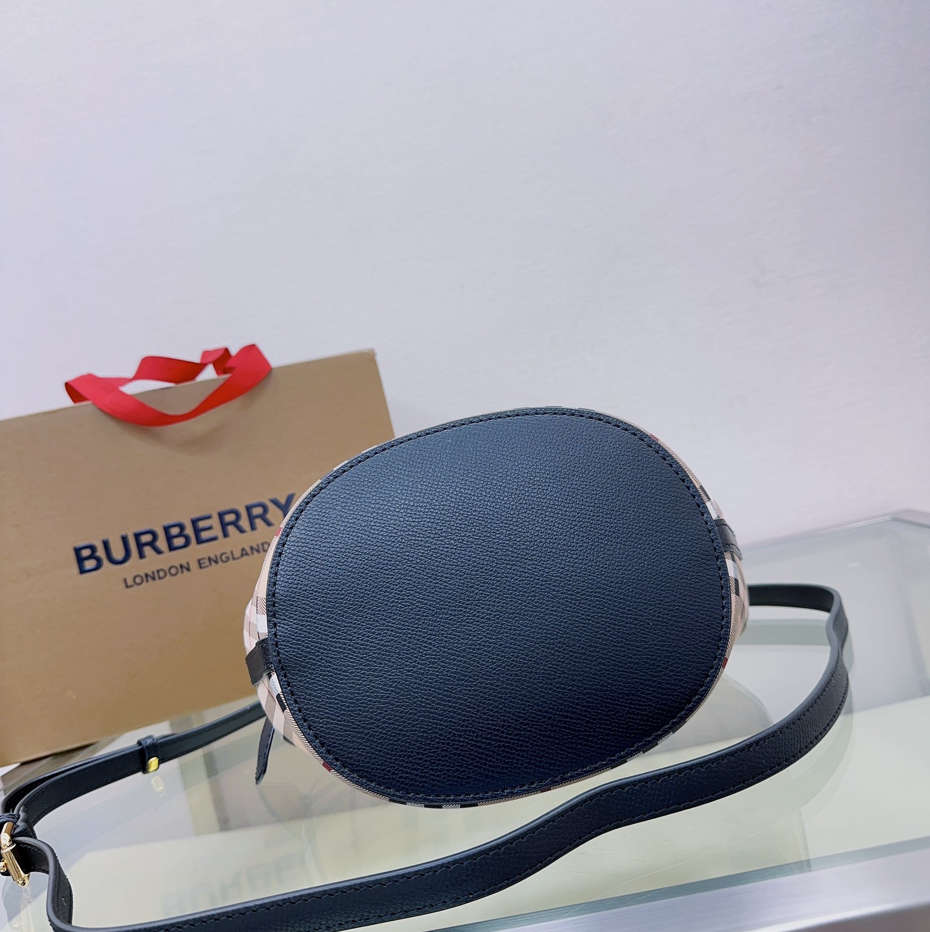 Burberry 158135 18.5 x 15 x 23.5cm