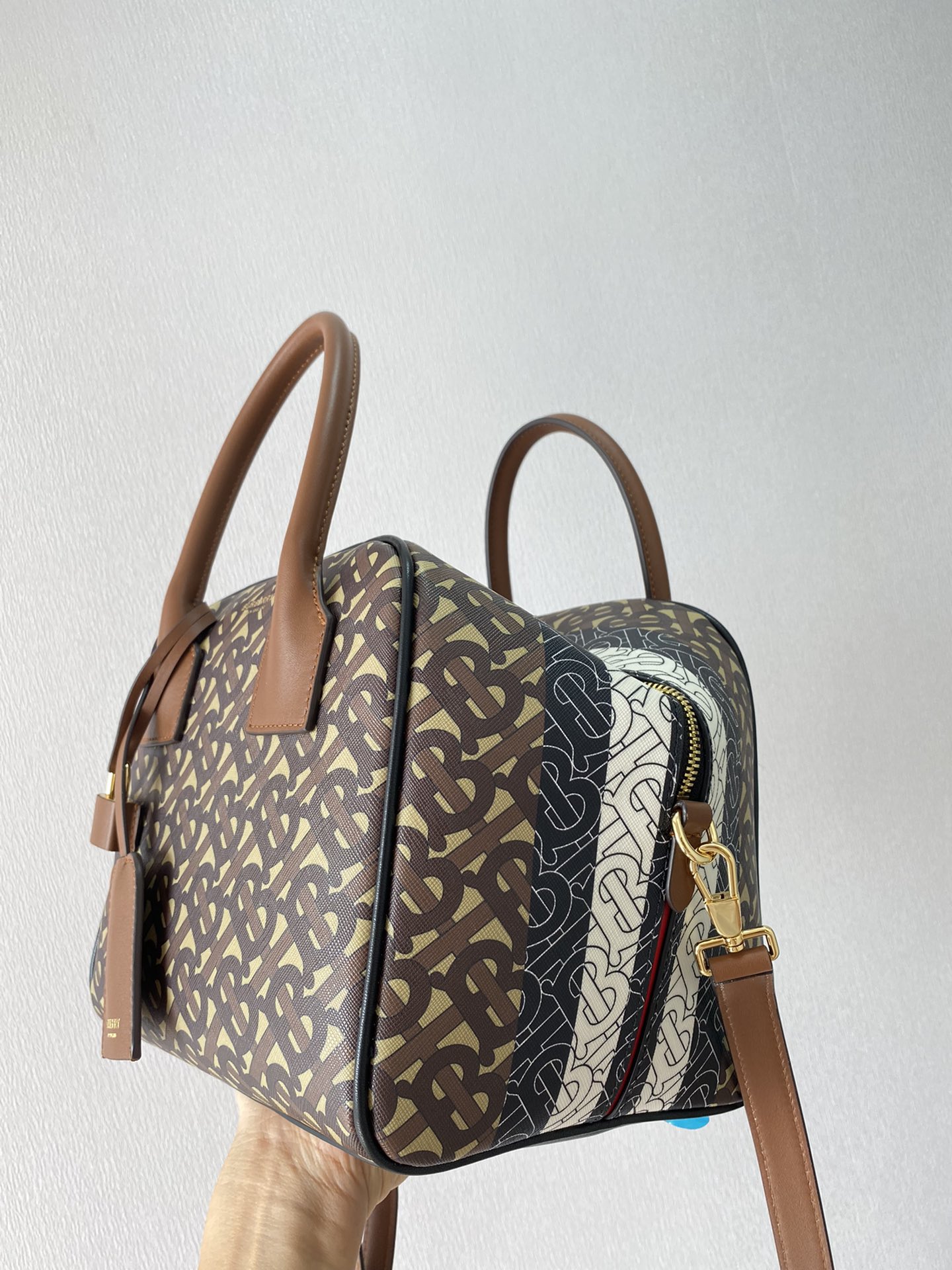 Burberry Cube 836160 34 x 19 x 21cm