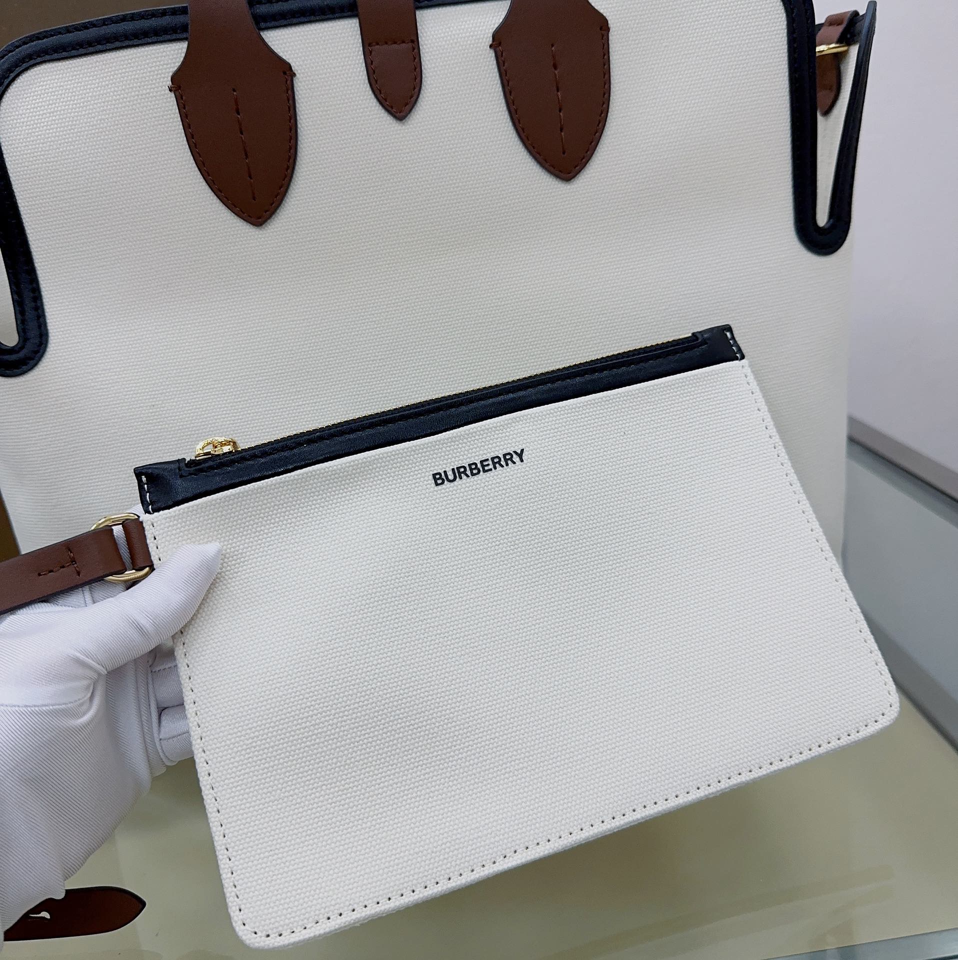 Burberry The Belt 588160 35 x 15 x 31cm