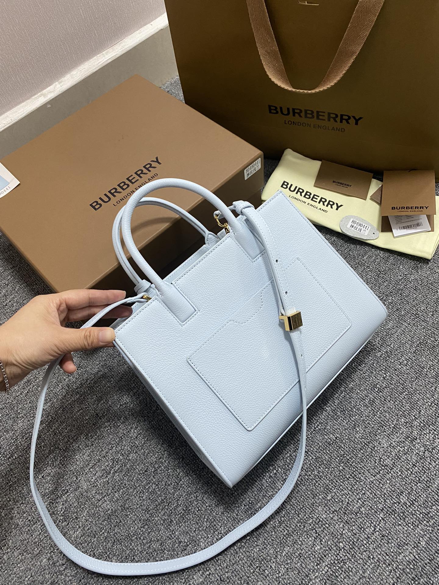 Burberry 044173 (6) 27x 11× 20cm