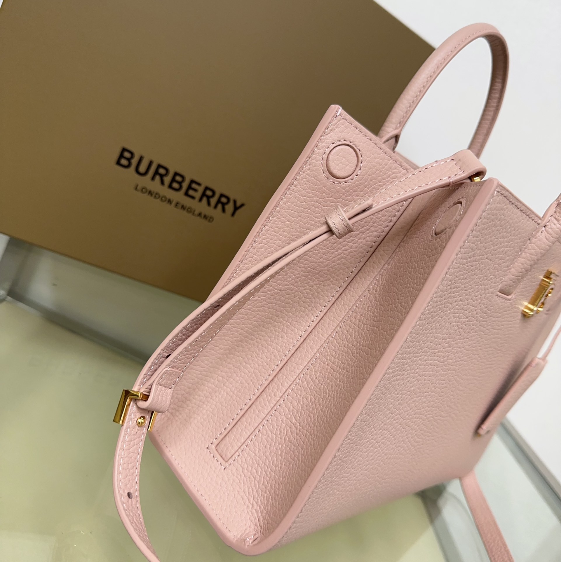 Burberry 044173 (5) 27x 11× 20cm