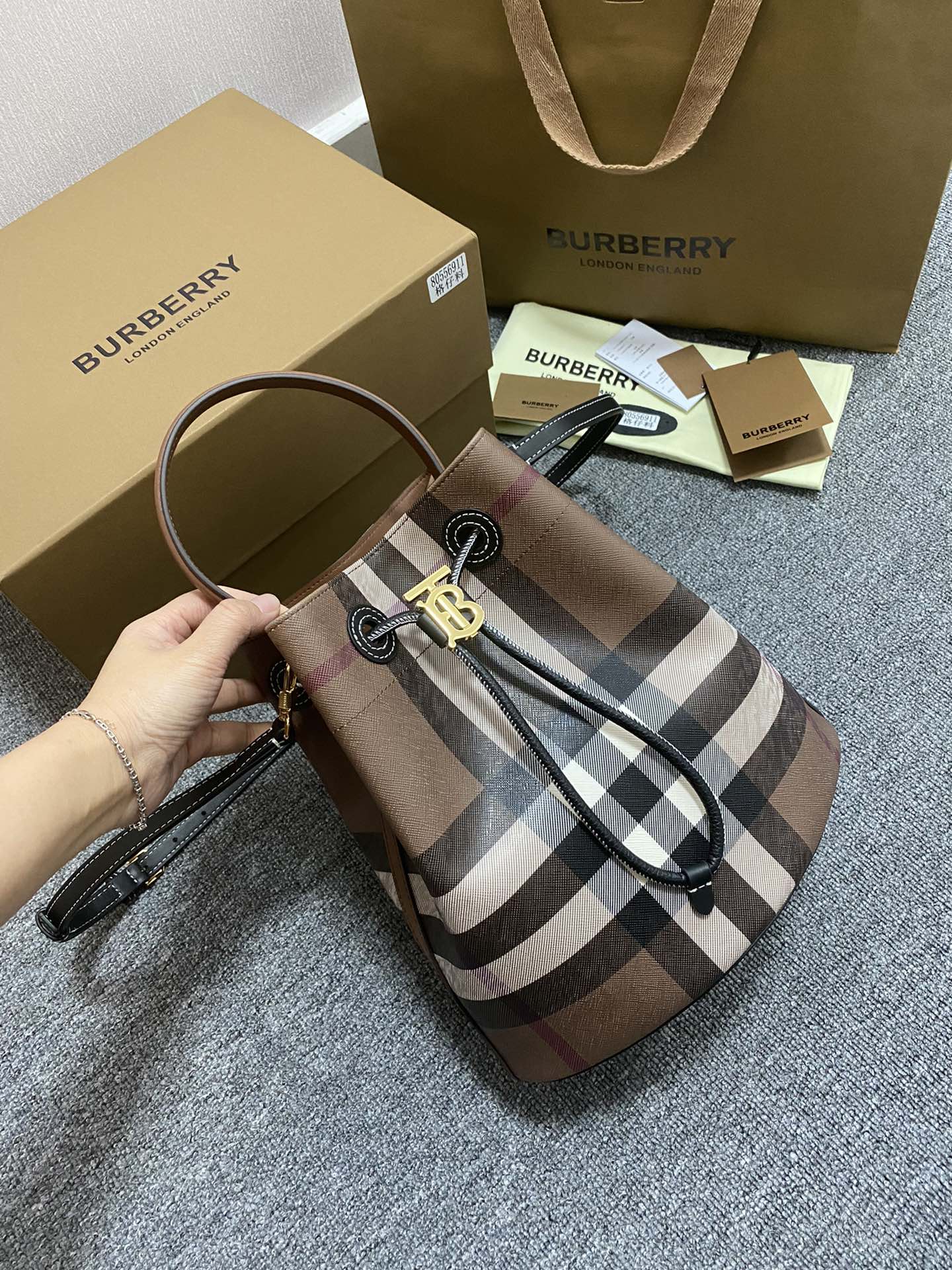 Burberry 6911630 16x26x26cm