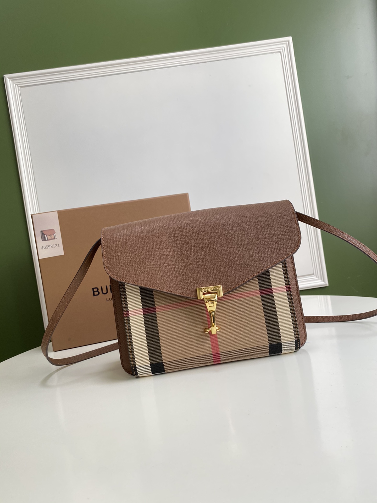 Burberry 813153 (2) 24x7x18cm
