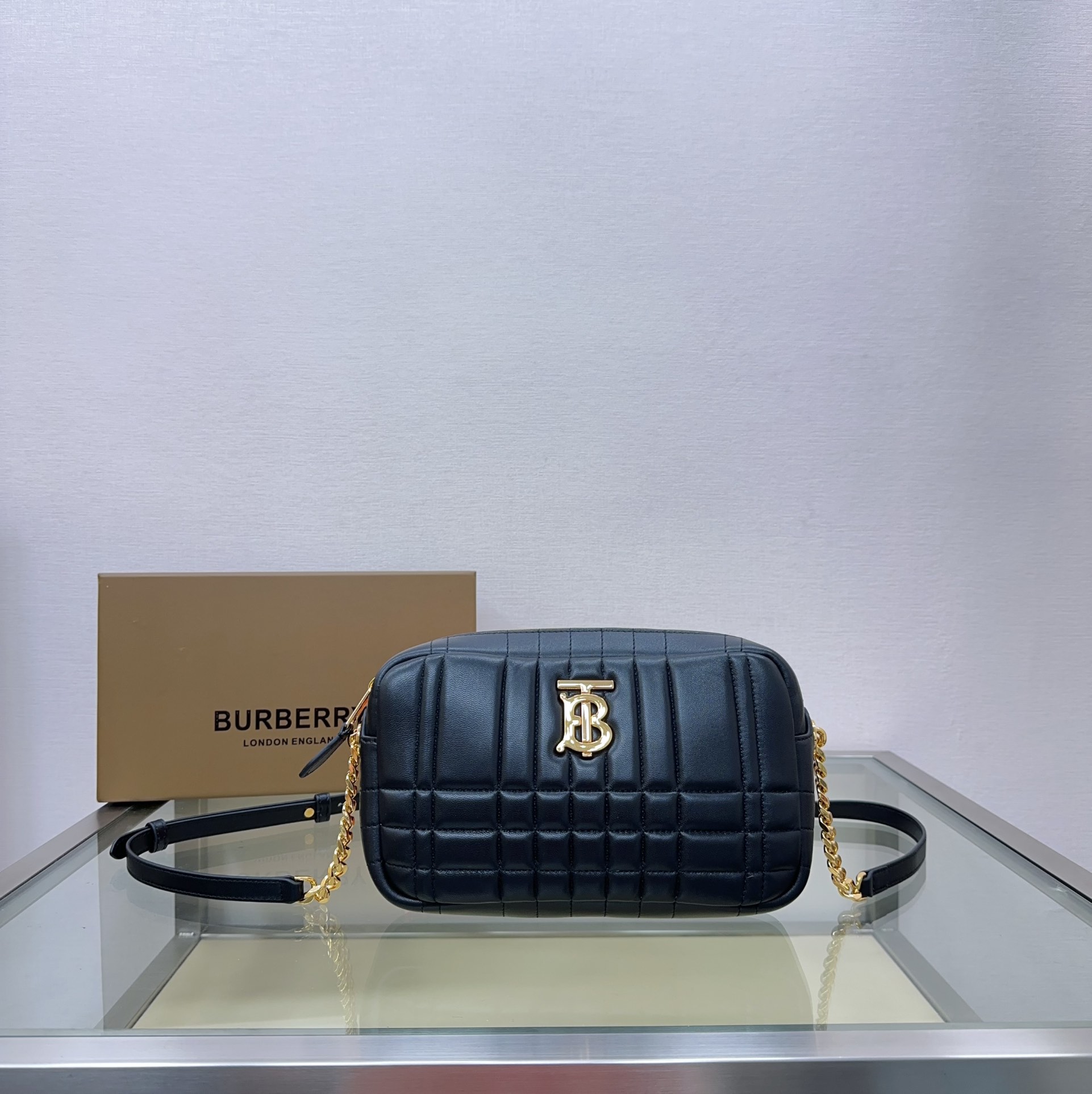 Burberry Lola 021163 (2) 24 x 6× 15cm