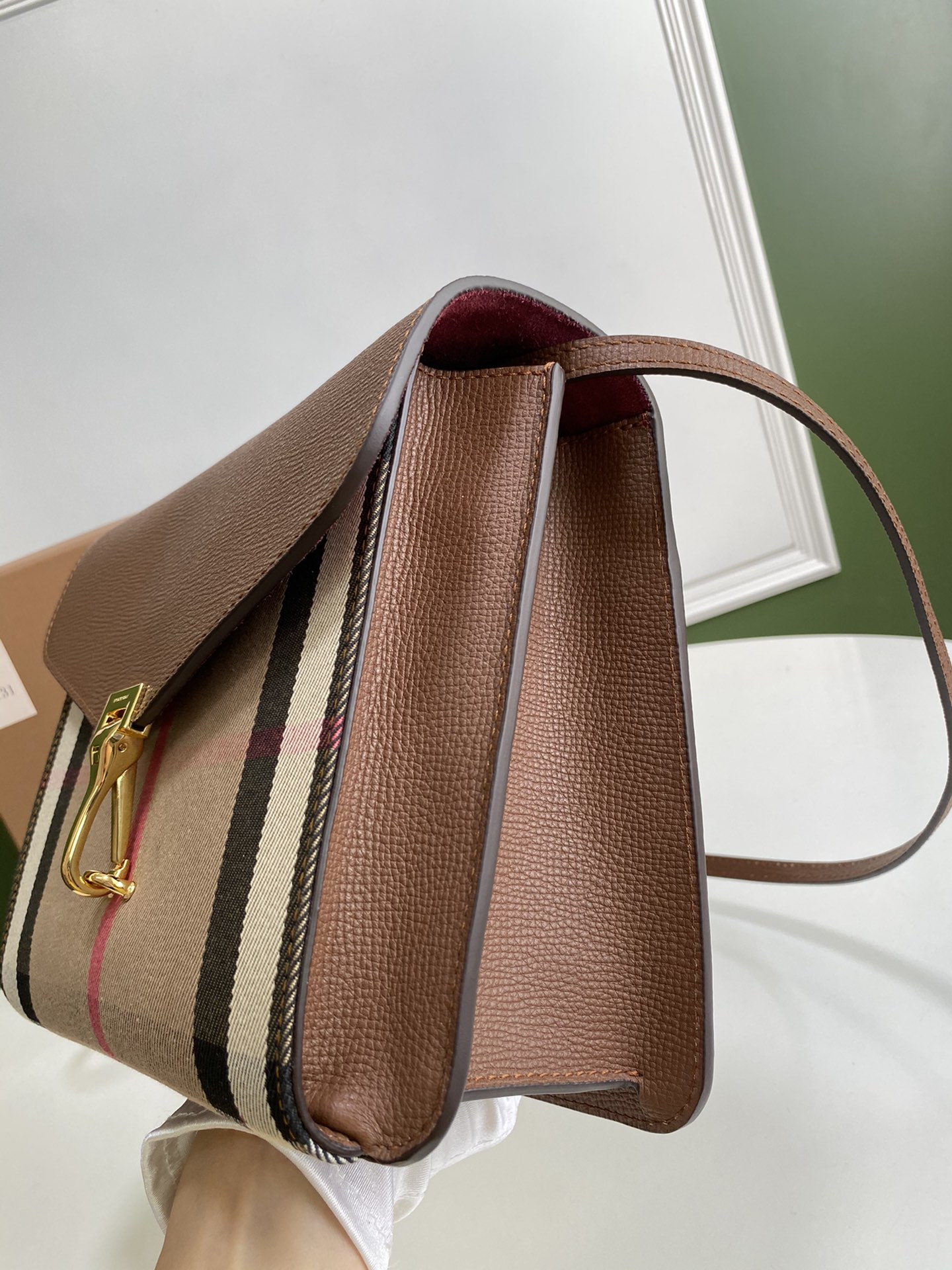 Burberry 813153 (2) 24x7x18cm