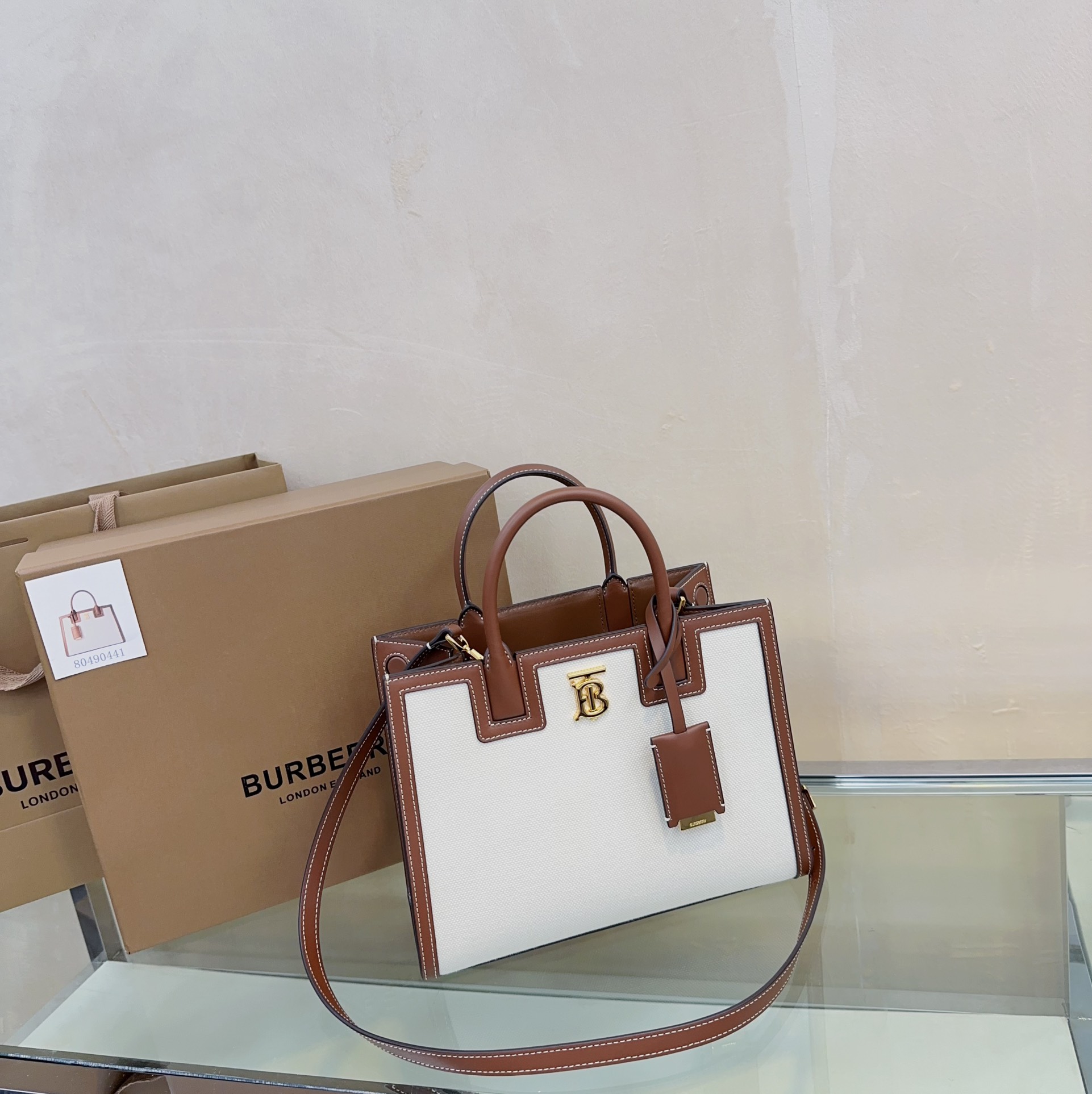 Burberry 044173 27x 11× 20cm