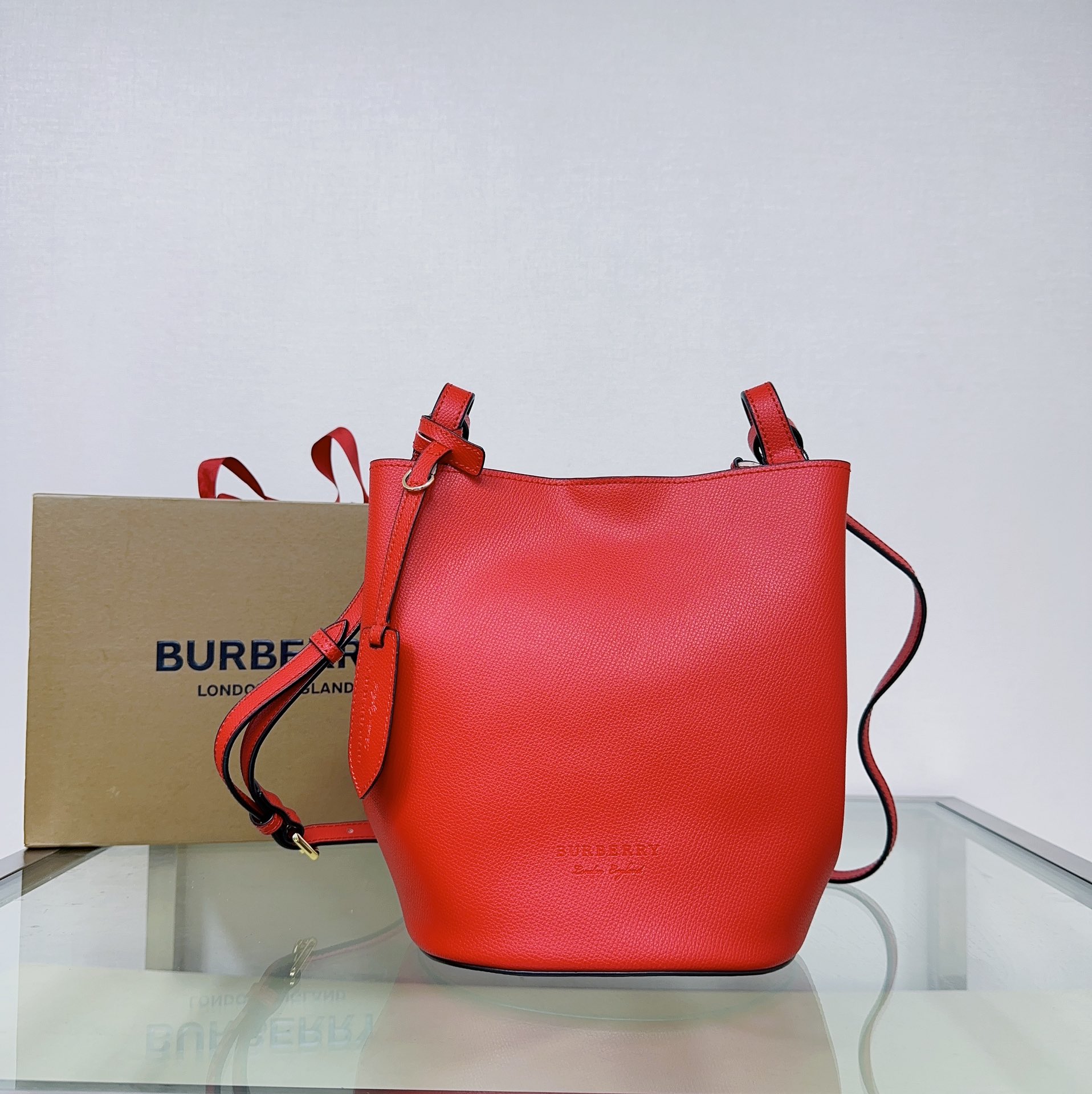 Burberry 158135 (8) 18.5 x 15 x 23.5cm