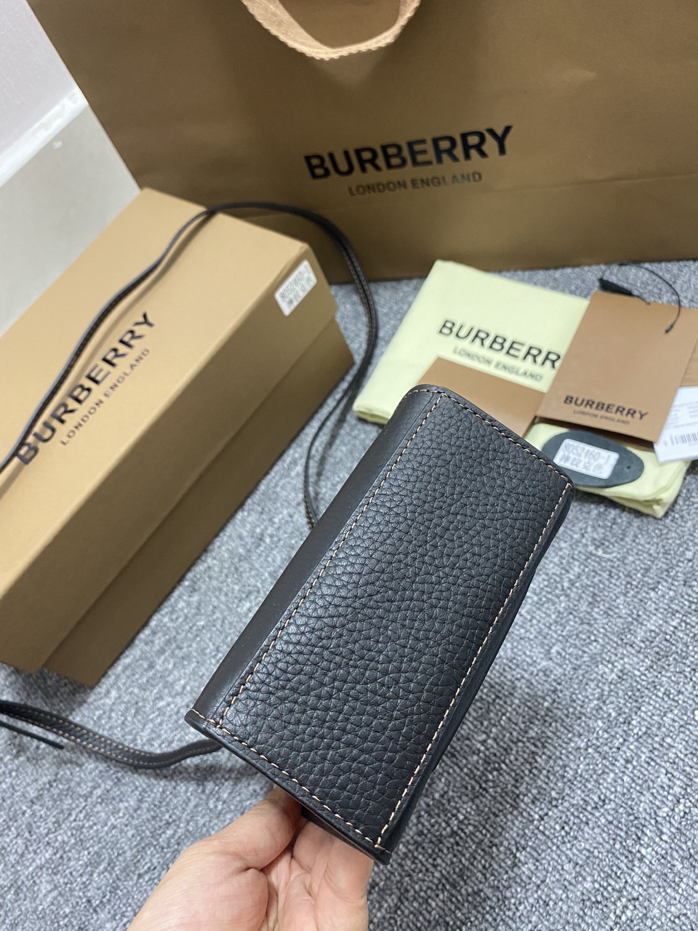 Burberry Frances 460-1460153 13 x 7.5 x 18cm