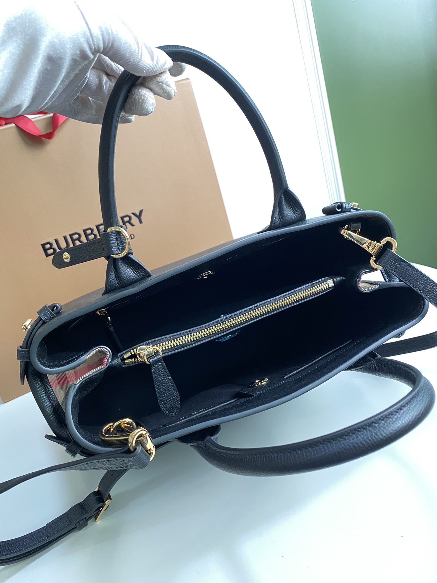 Burberry The Banner 713163 (2) 26cm