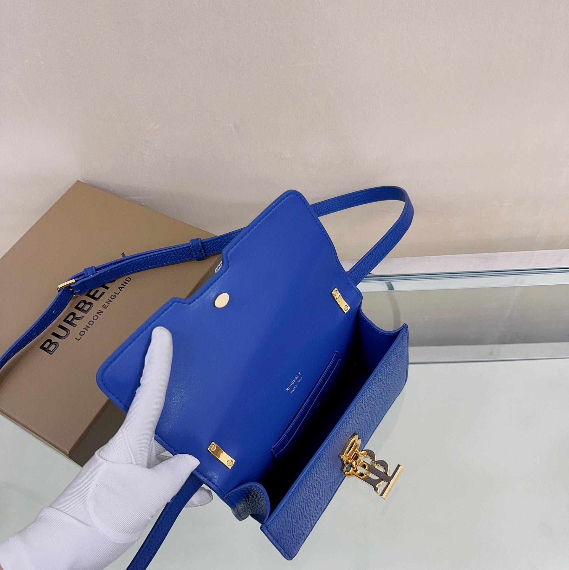 Burberry 914163 (2) 20 x 5.5 x 12.5cm