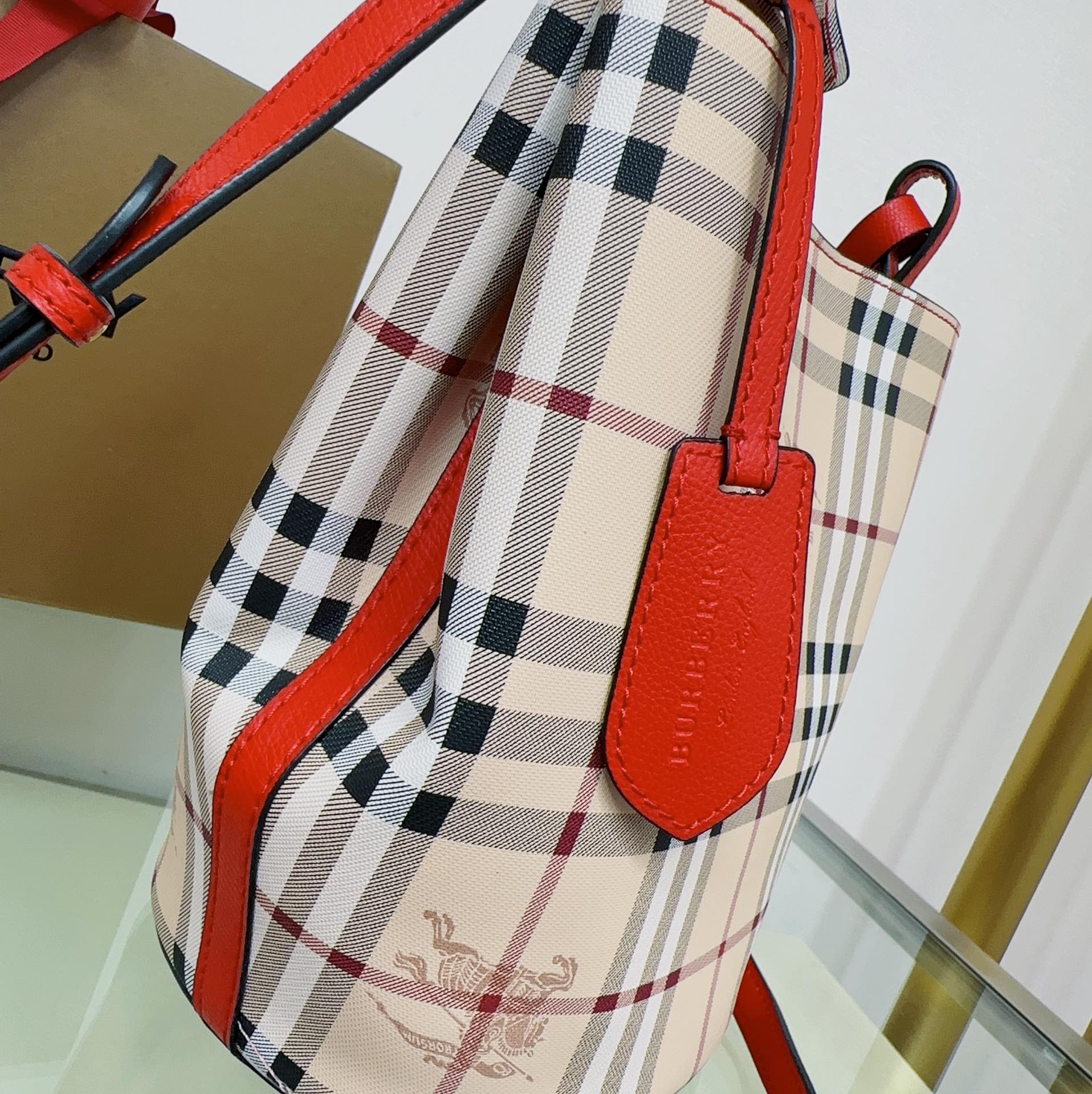 Burberry 158135 (5) 18.5 x 15 x 23.5cm