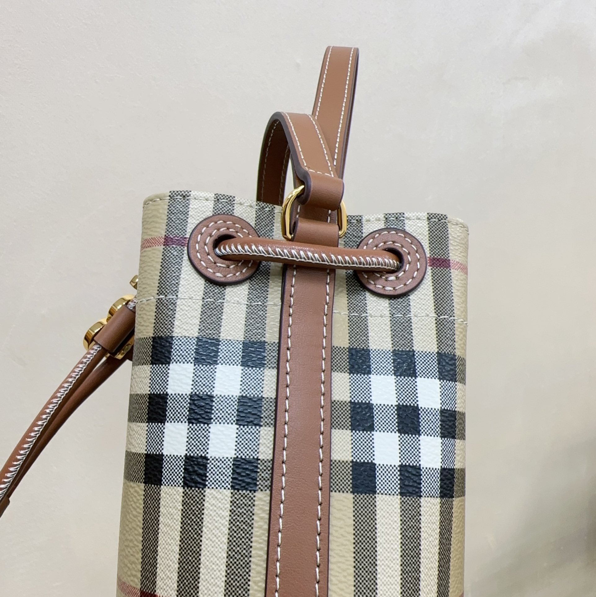 Burberry 184160 16.5x 11 x 18.5cm