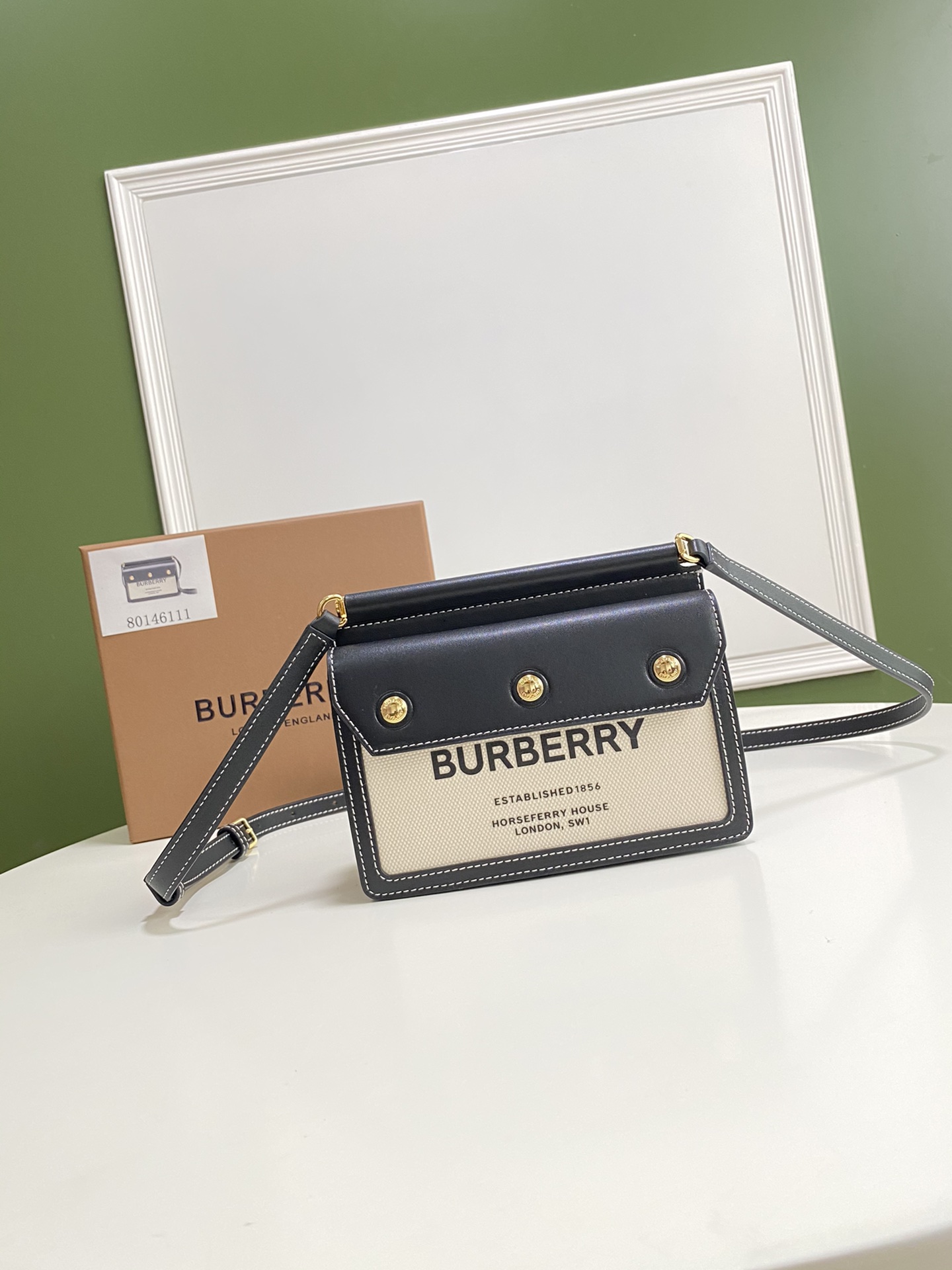 Burberry 611163 (2) 19 x 5 x 15cm