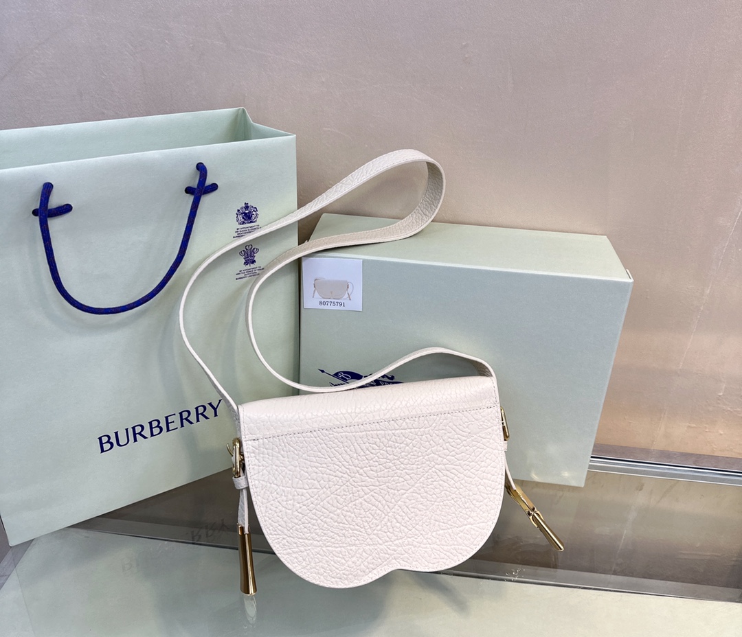 Burberry Chess 579175 (3) 25 × 6.5 x 17.5cm