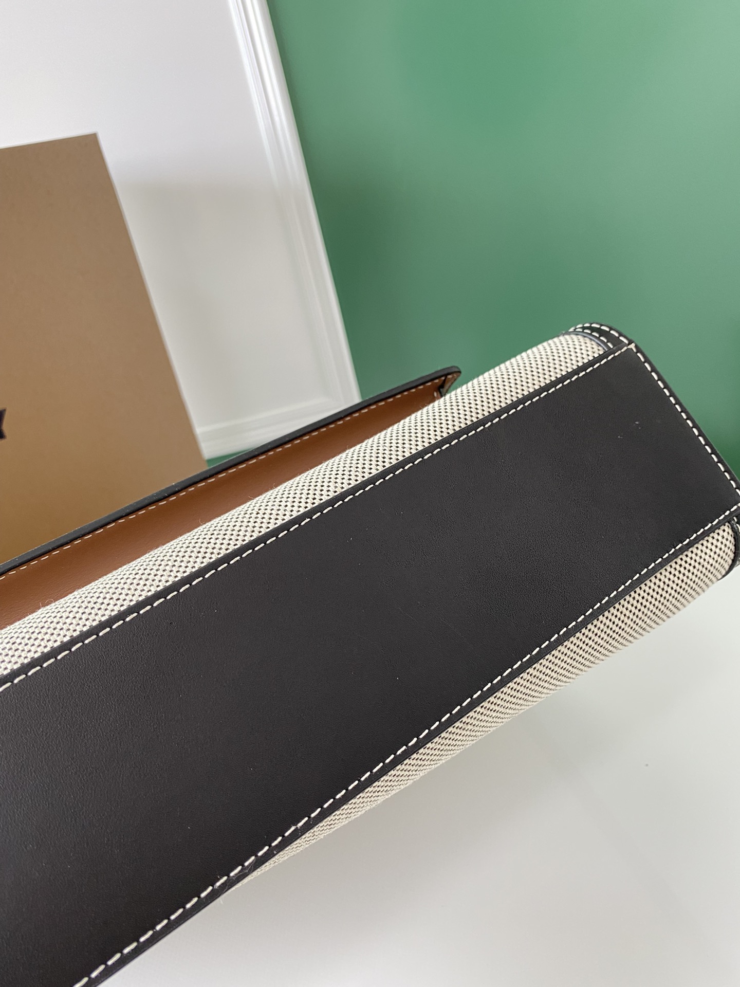 Burberry pocket bag 4777