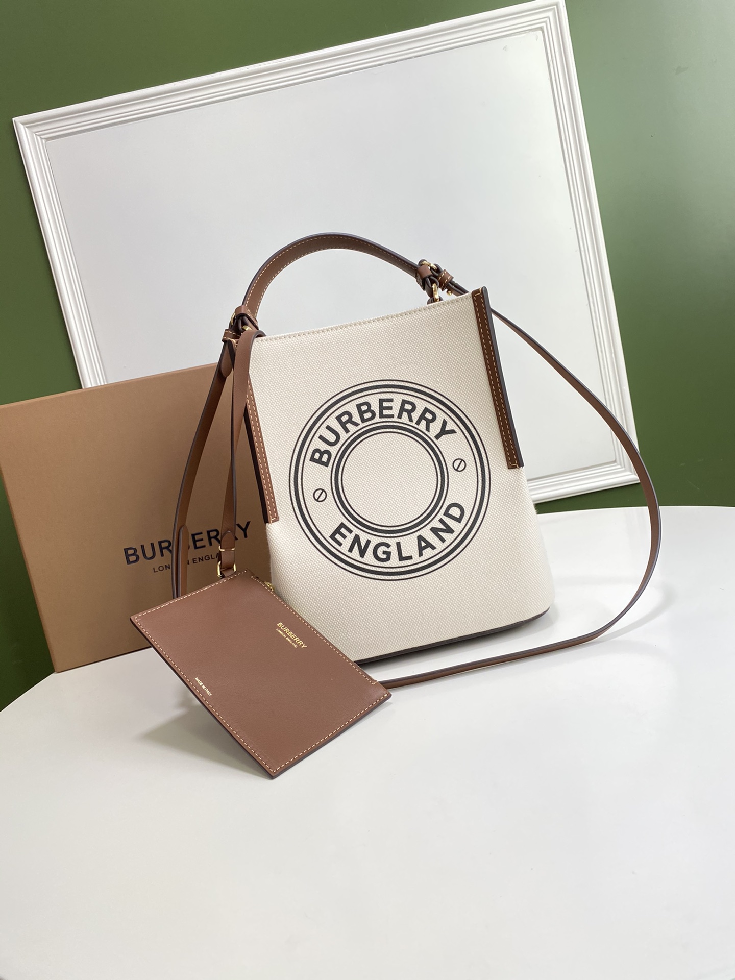 Burberry 949160 21 x 16.5 x 25cm
