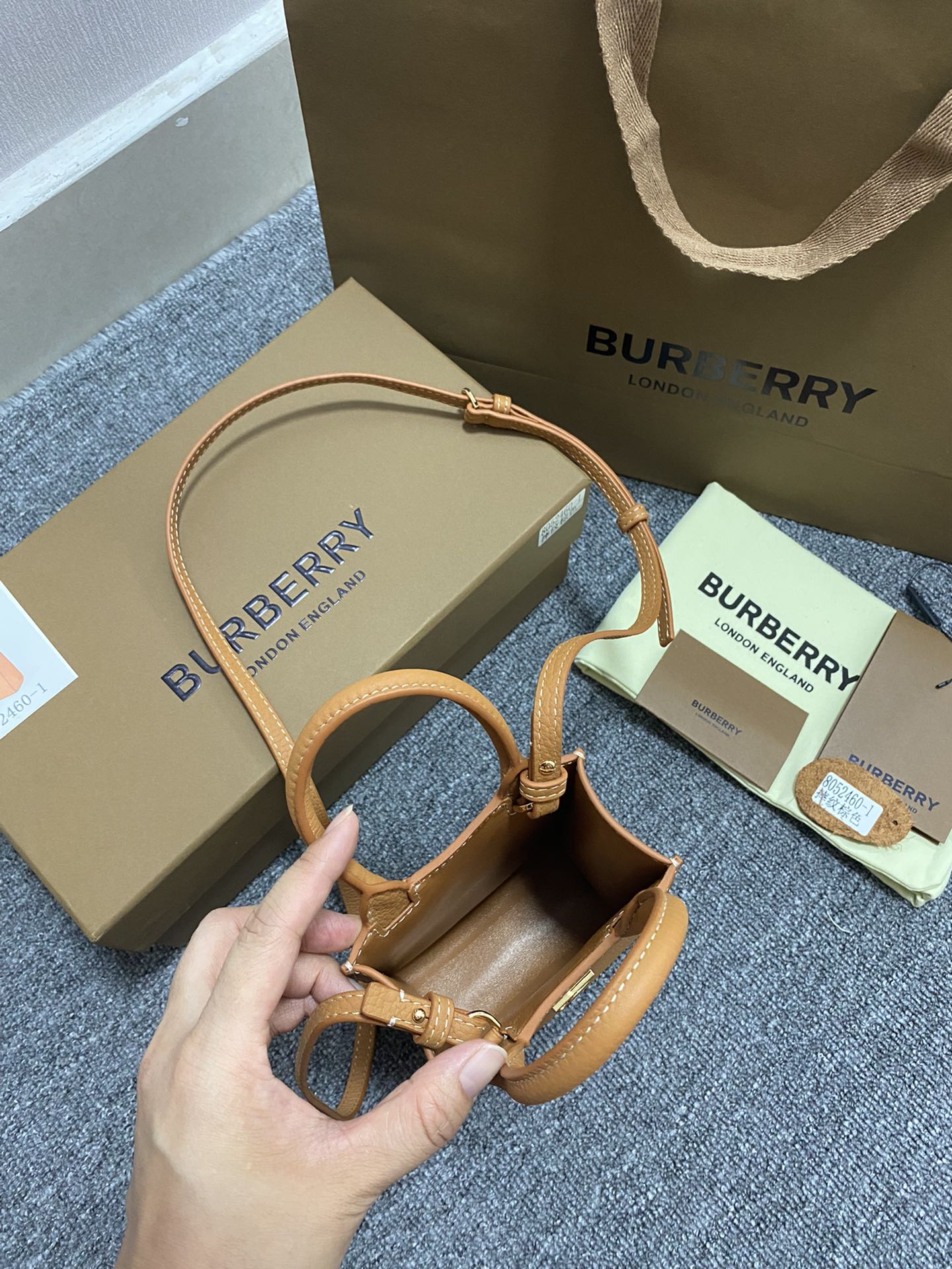 Burberry Frances 460-1460153 (3) 13 x 7.5 x 18cm