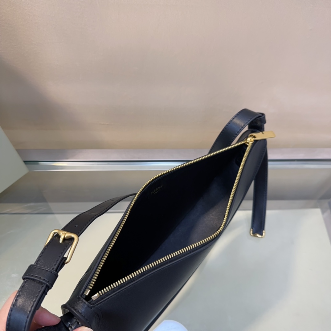 Burberry 582163 32 x 7x 17cm