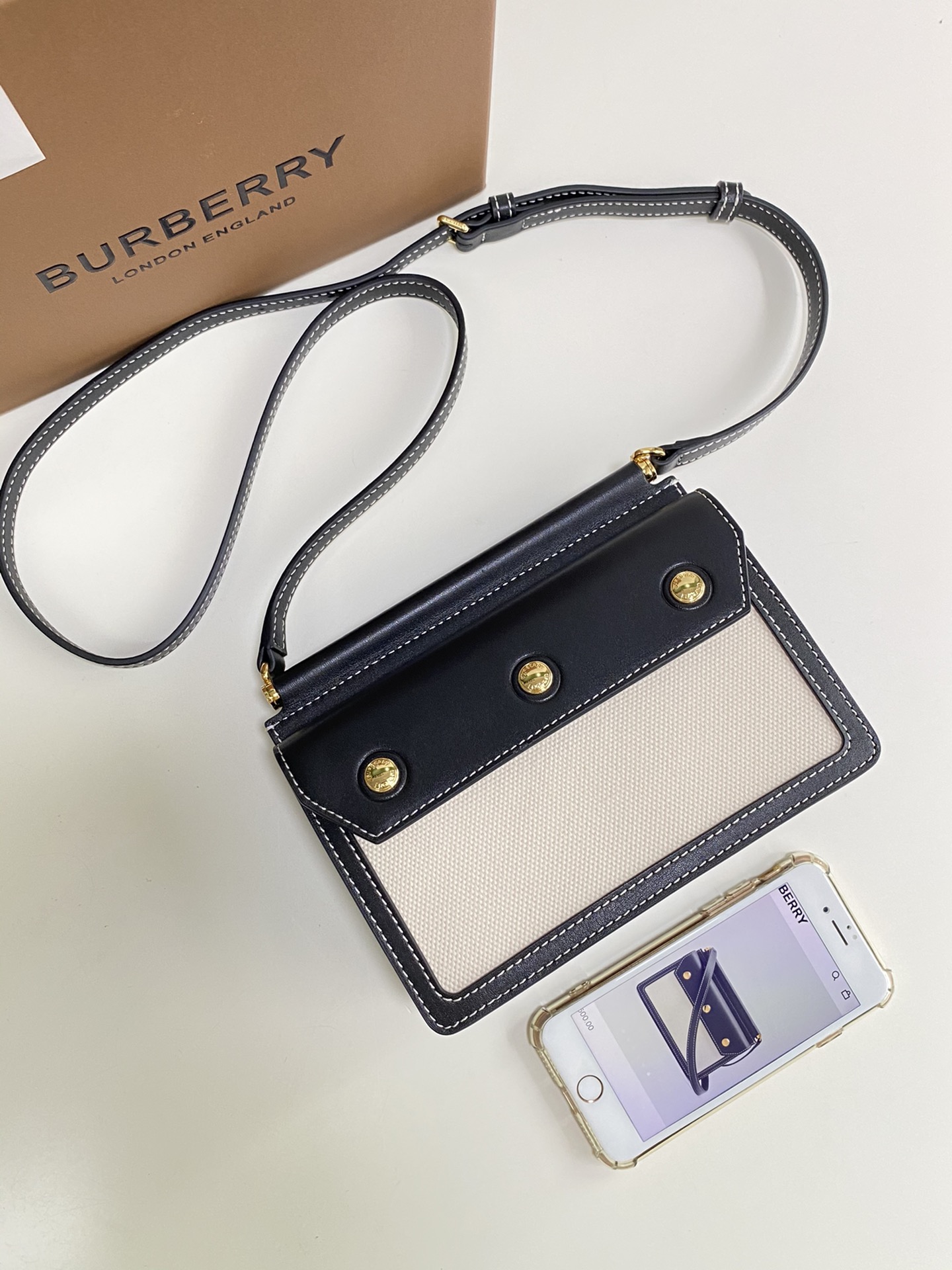 Burberry 611163 (2) 19 x 5 x 15cm
