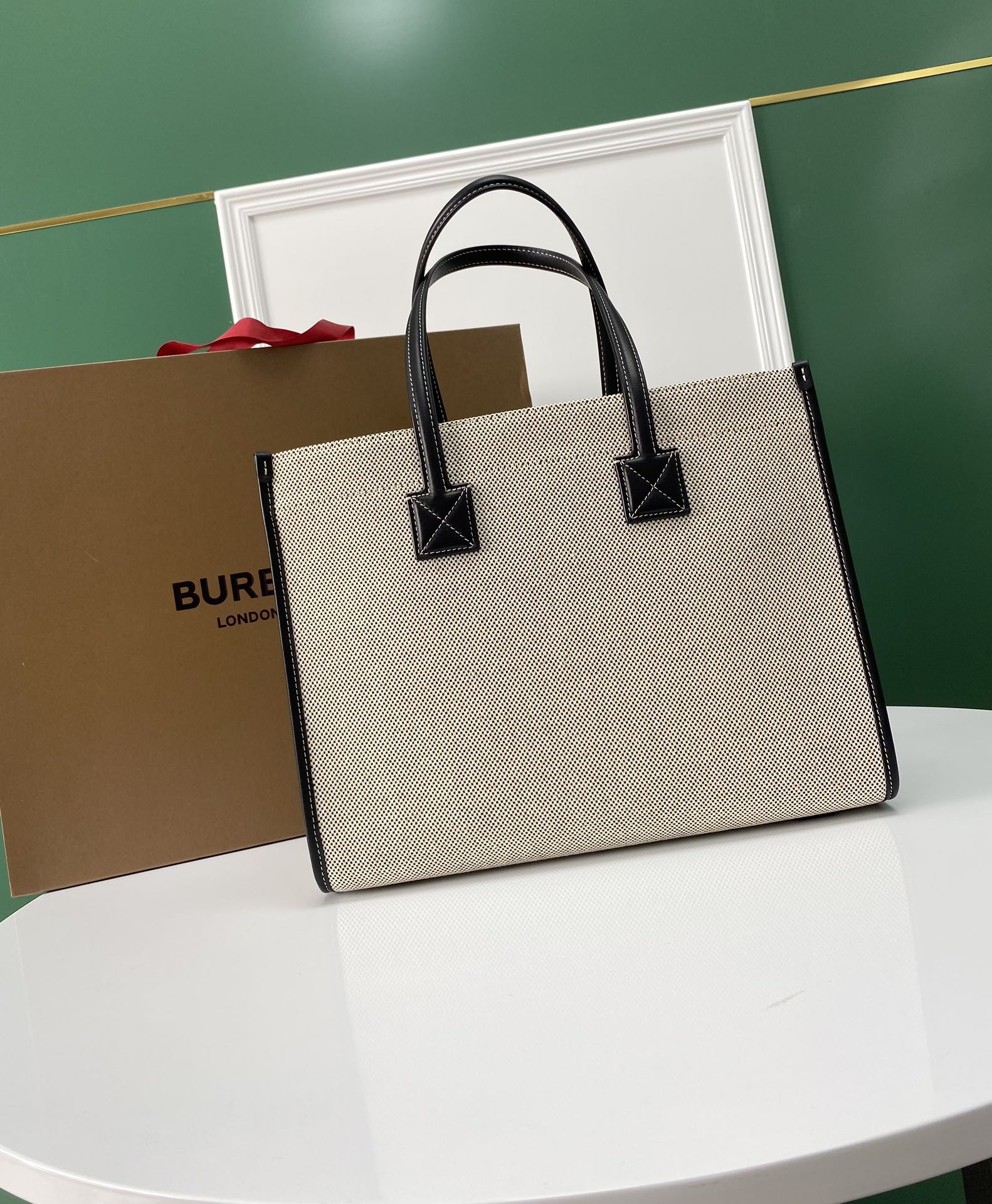 Burberry 129157 (2) 33 x 12.5 x26cm