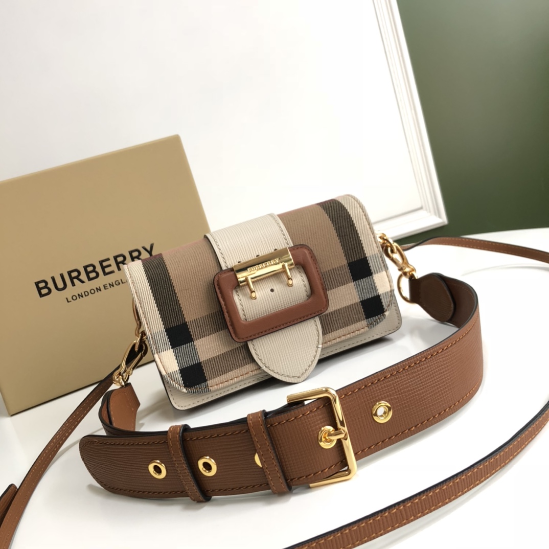 Burberry The Buckle 460163 19.5x5x12cm