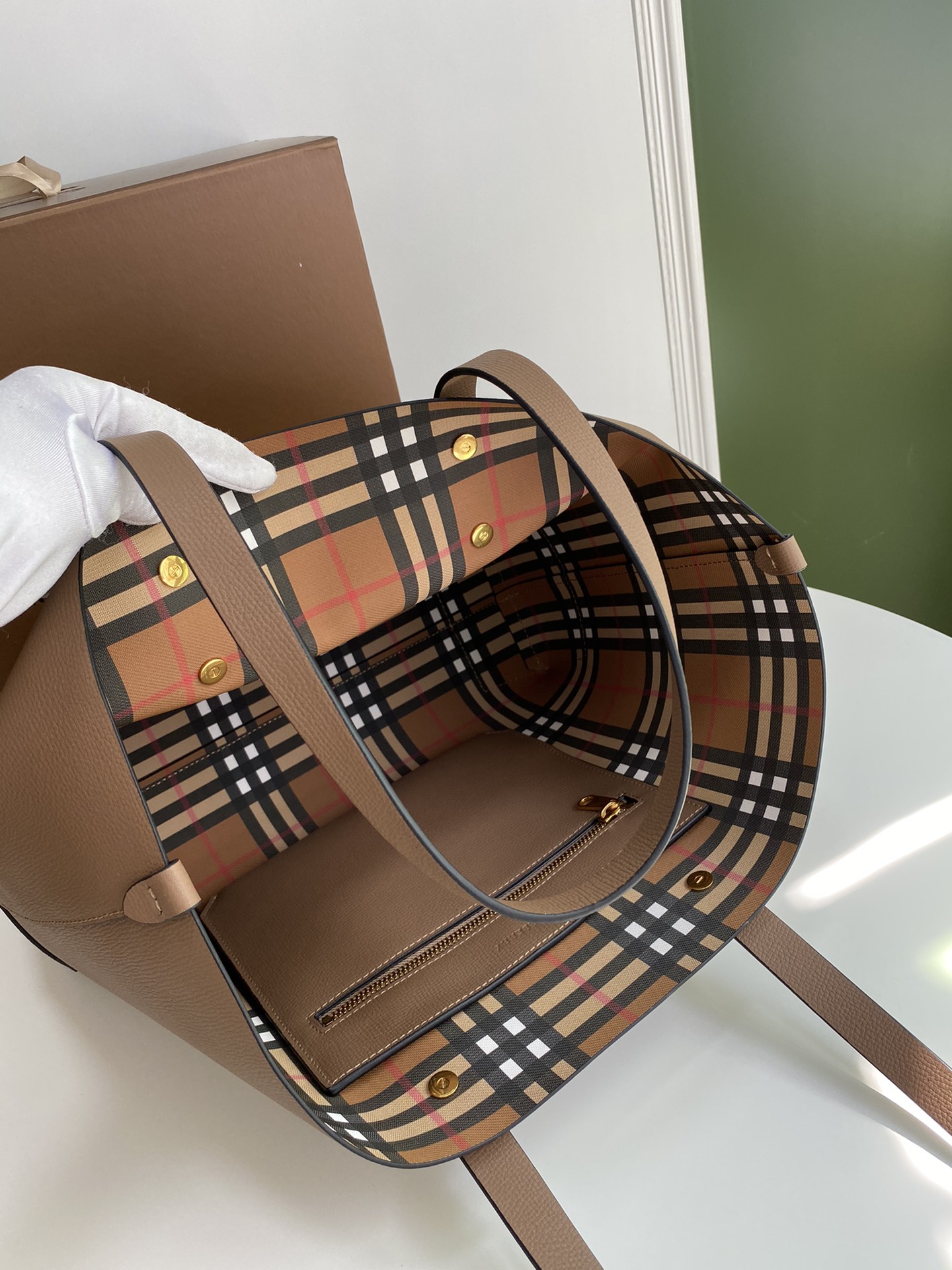 Burberry 208155 (3) 35 x 12 x 29cm