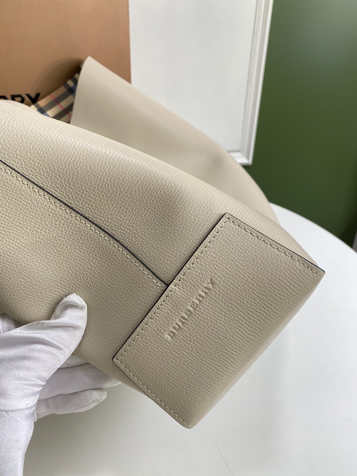 Burberry 208155 35 x 12 x 29cm