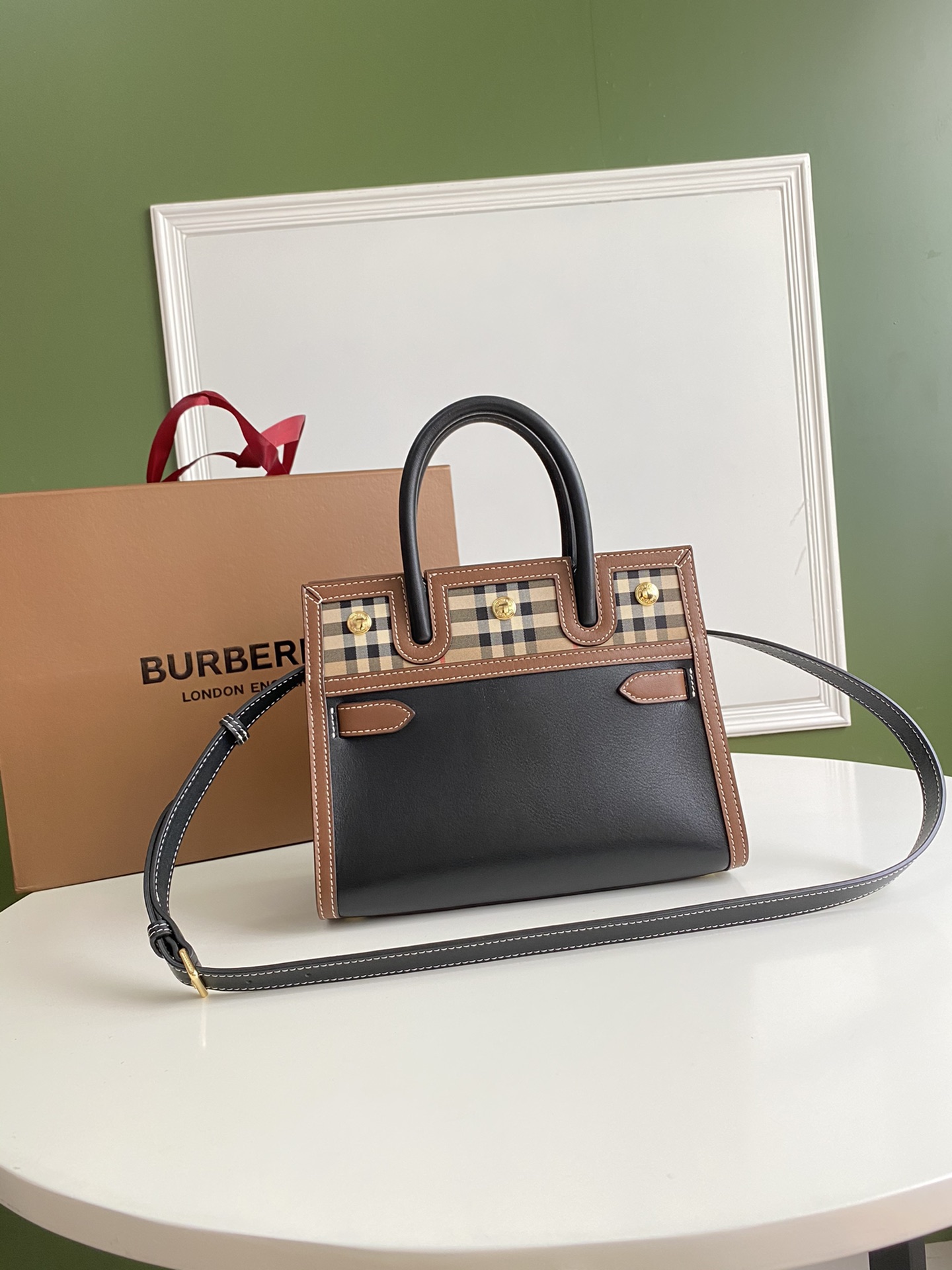Burberry 267175 26 x 13.5 x 20cm