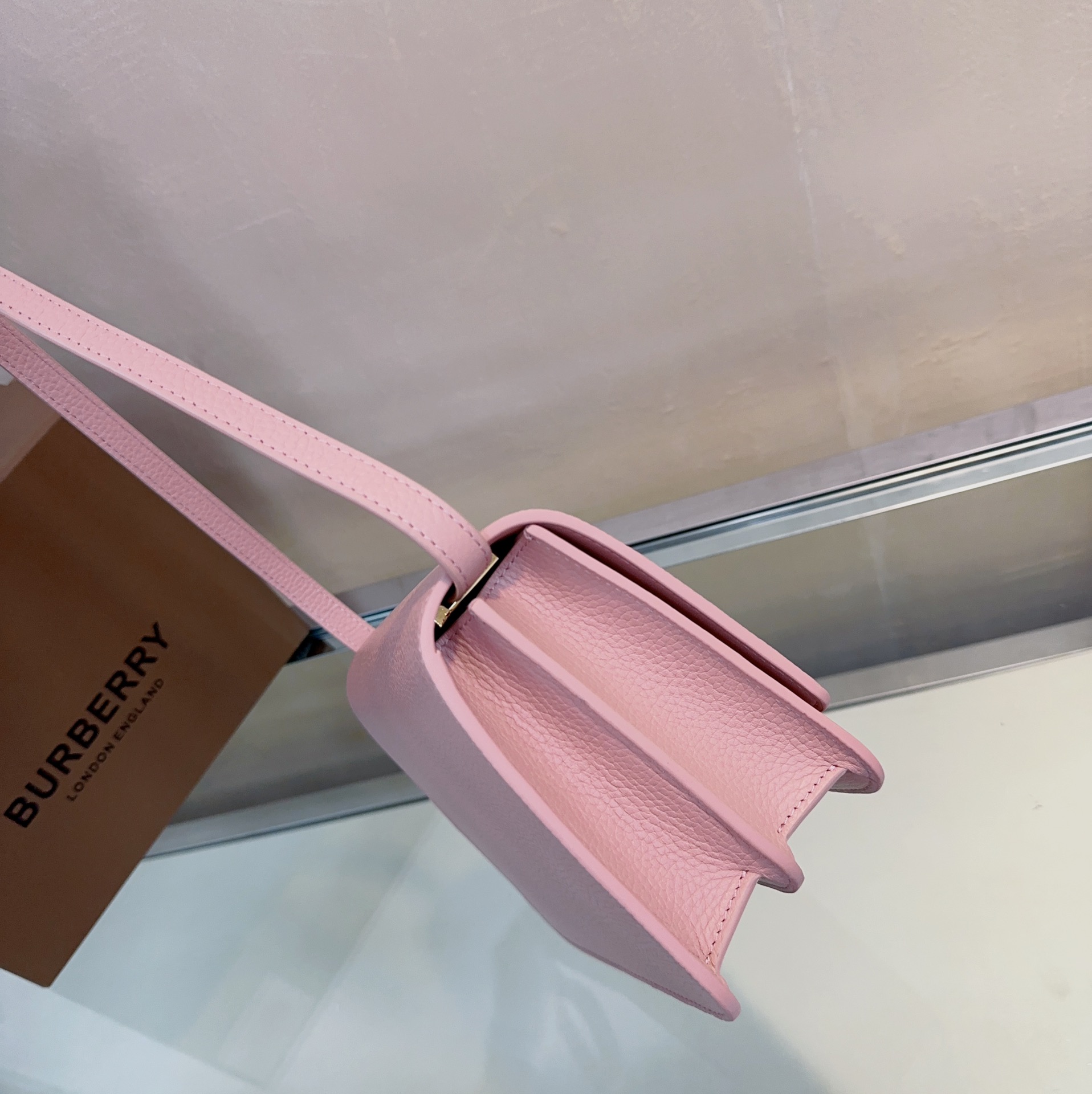 Burberry 331168 21 x 6 x 16cm