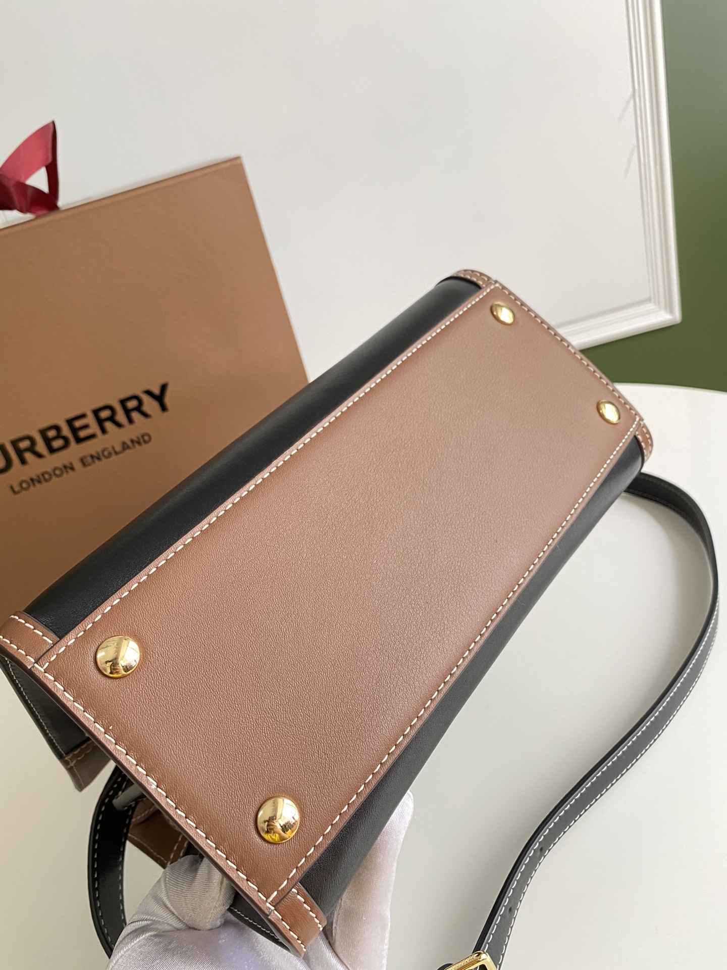 Burberry 267175 26 x 13.5 x 20cm