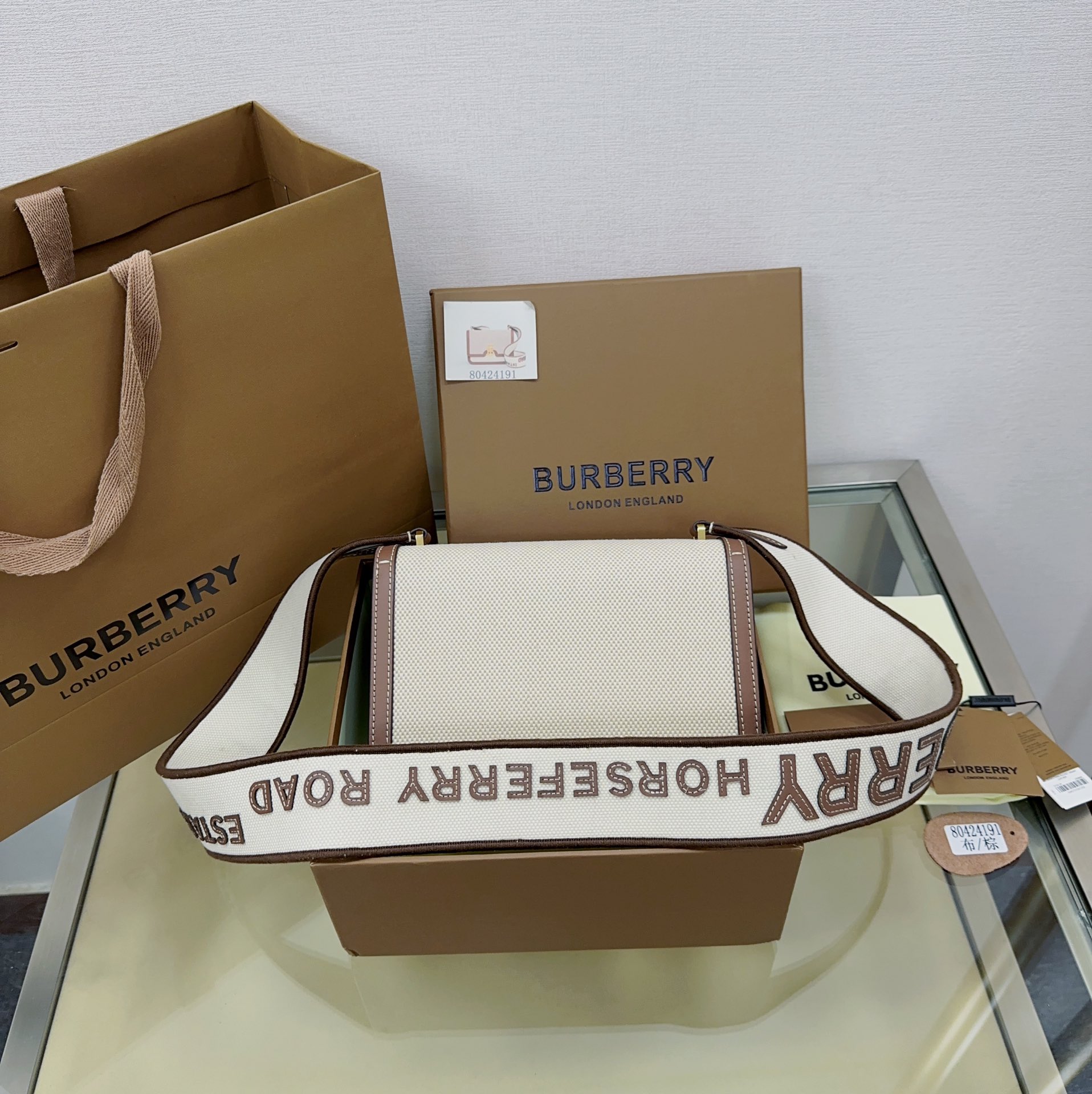 Burberry 419165 21 x 6 x 16cm