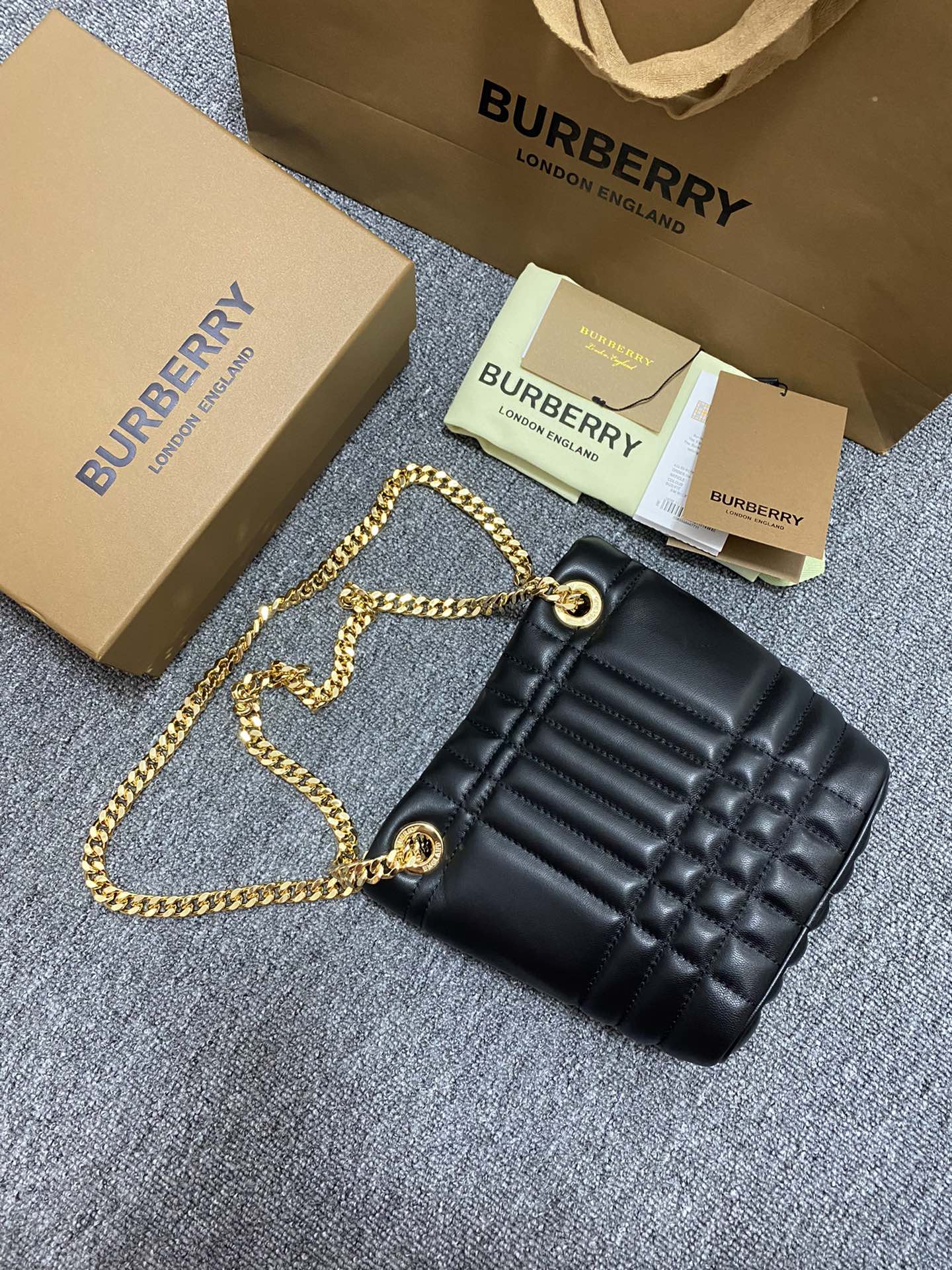 Burberry Lola 287145 20 x 9 x 19.5cm