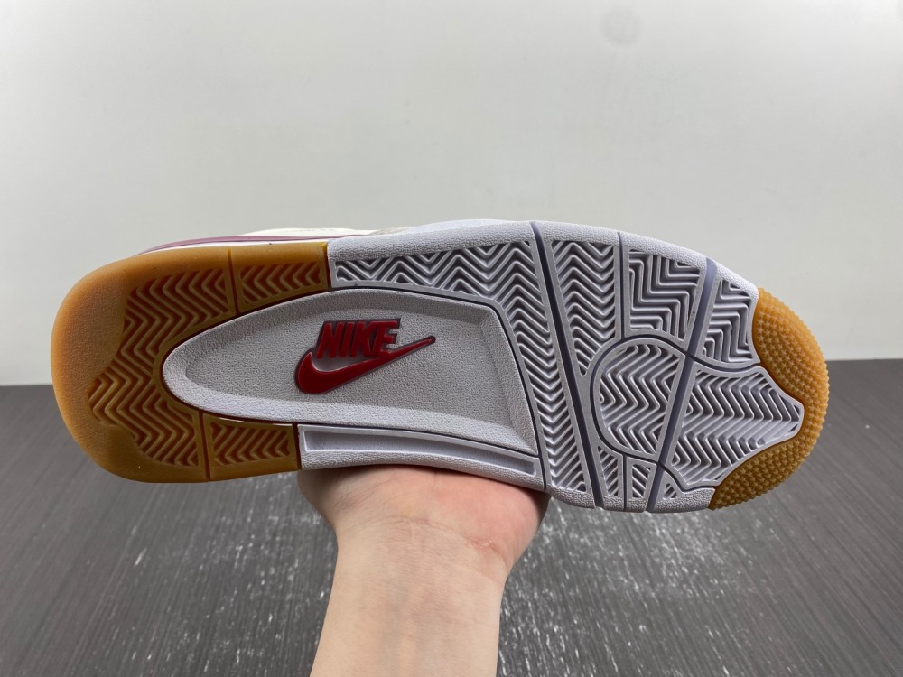 SB x Jordan 4 “Sapphire”DR5415-102