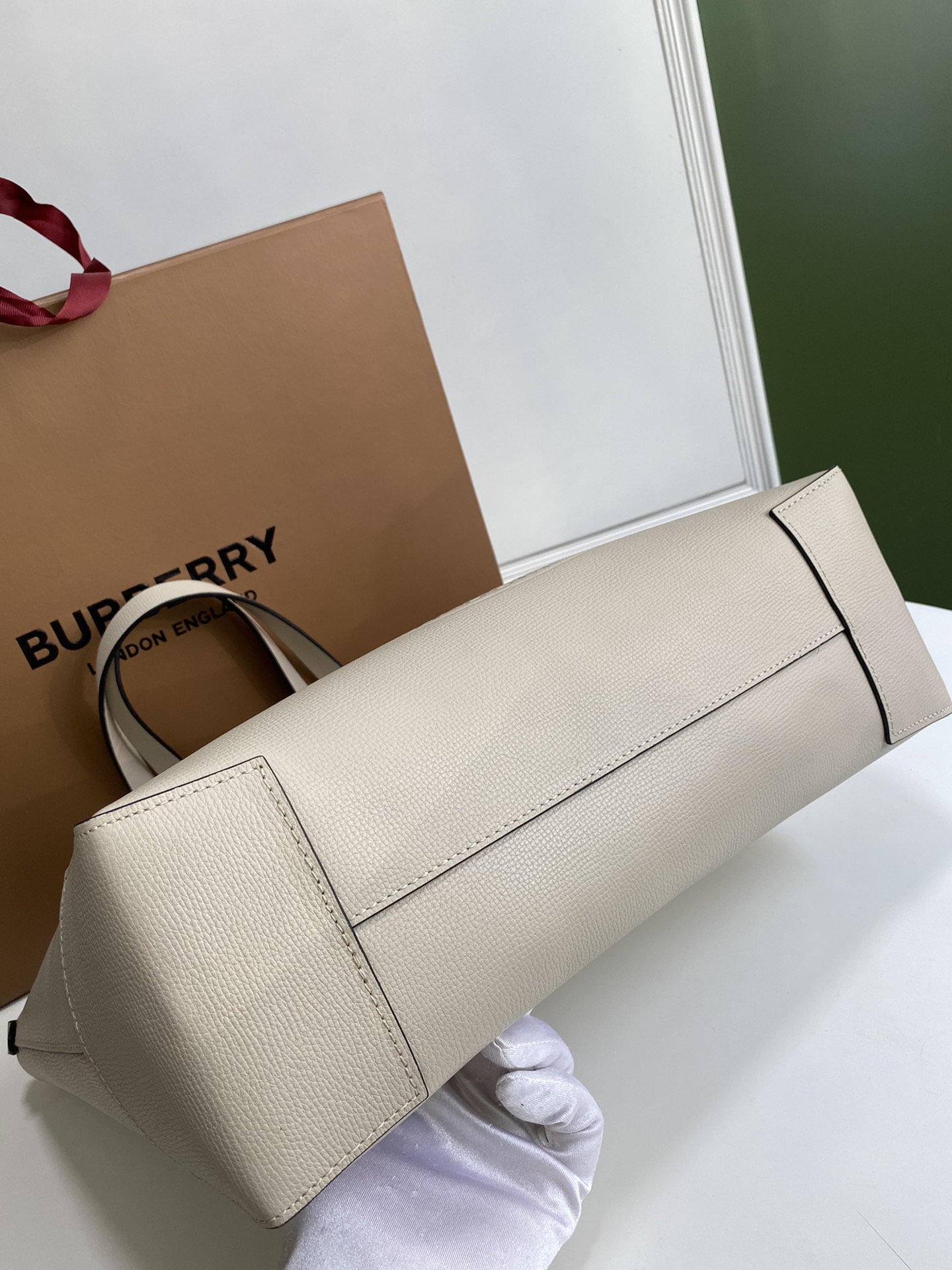 Burberry 208155 35 x 12 x 29cm
