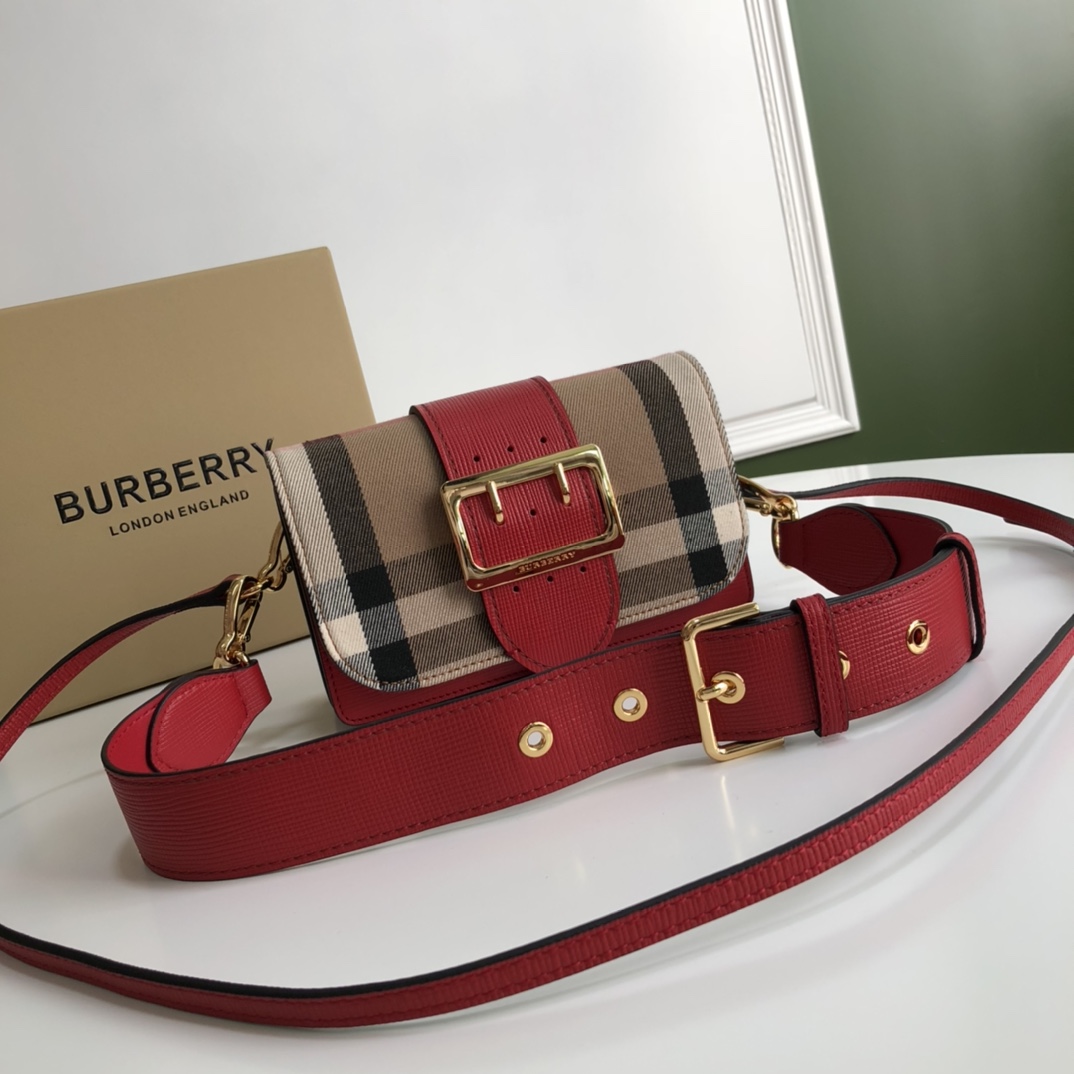 Burberry The Buckle 460160 (3) 19.5x5x12cm
