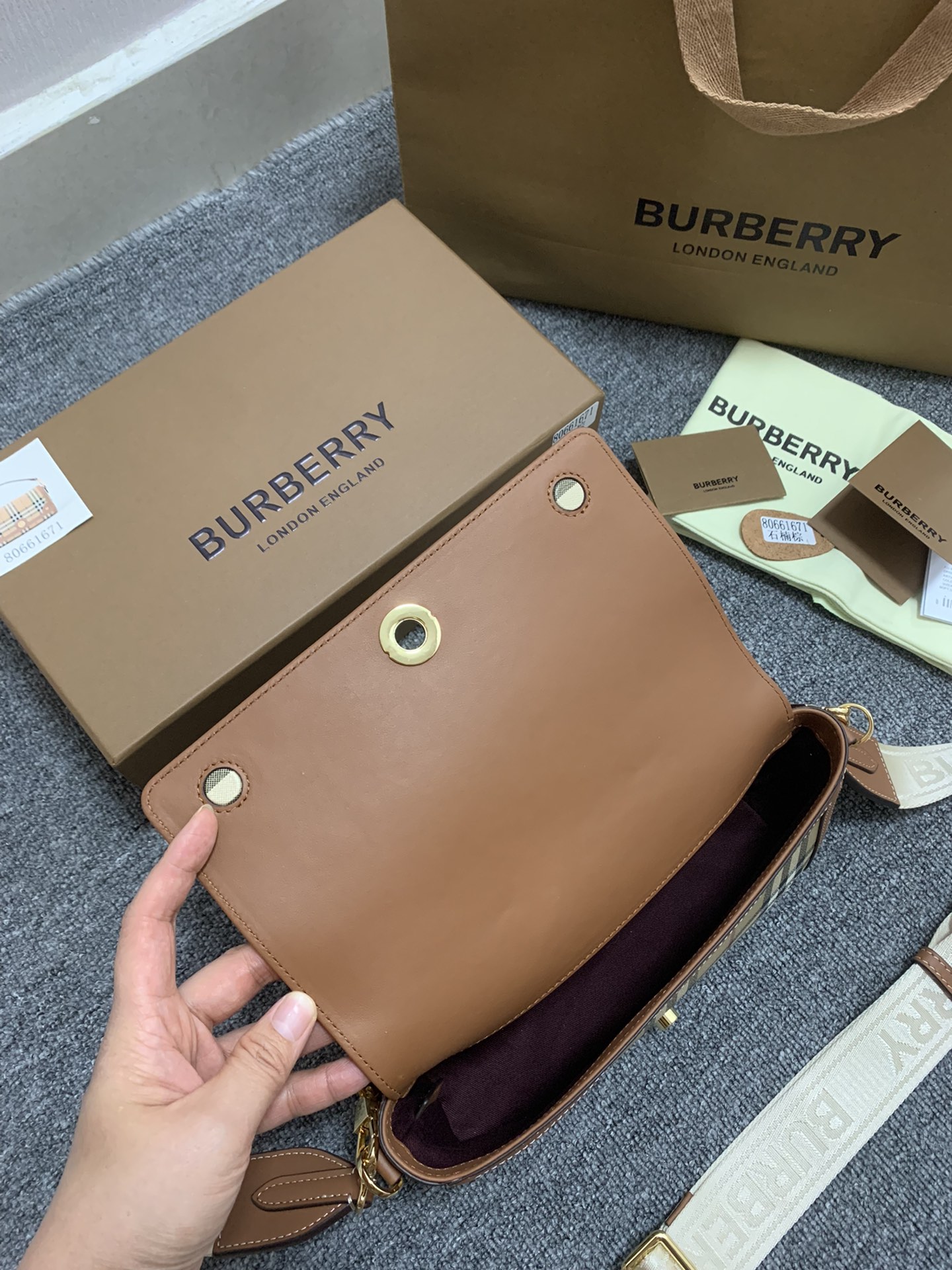 Burberry 167163 24 x 8 x 14cm