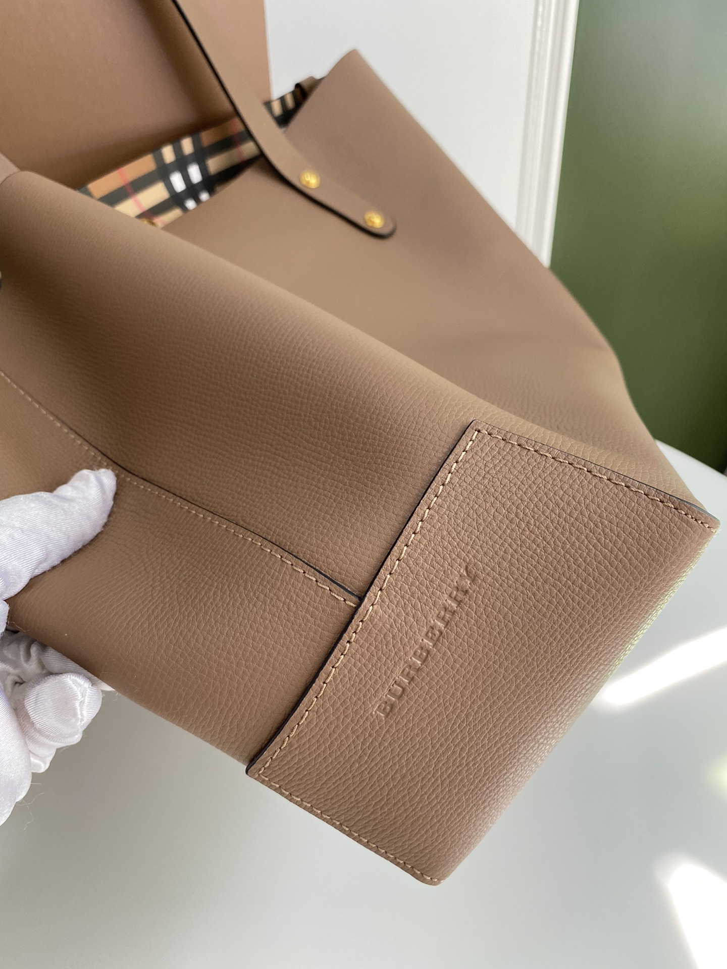 Burberry 208155 (3) 35 x 12 x 29cm