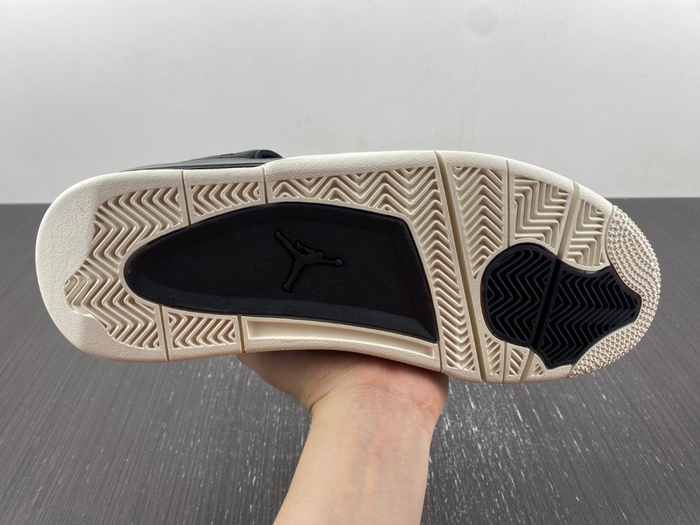 Air Jordan 4 Premium “Black”819139-010